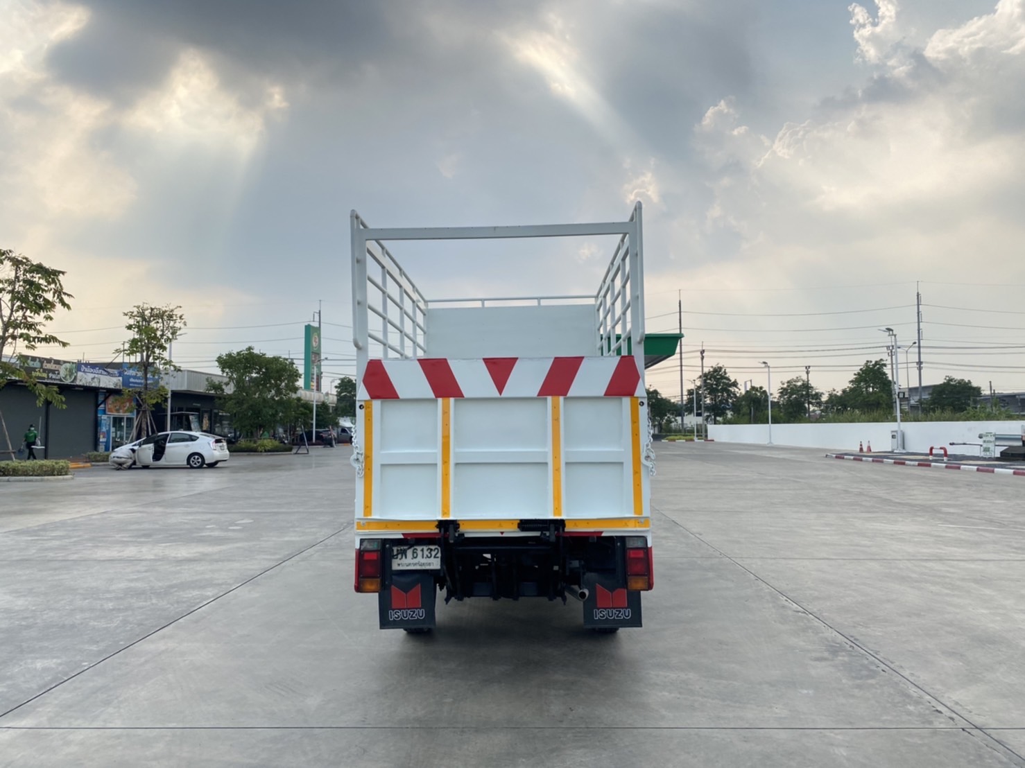 ISUZU NKR  มีลิฟต์ท้าย รถห้างปี 2550