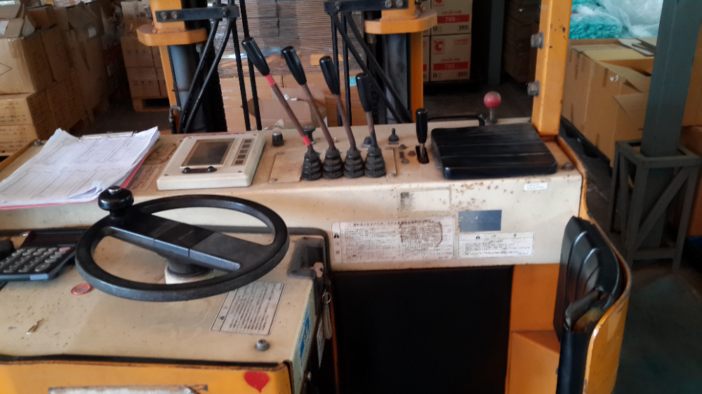 ขายโฟล์คลิฟท์ไฟฟ้ายืนขับnissan 1.5 ตัน งาสไลด์ ใช้งานดี