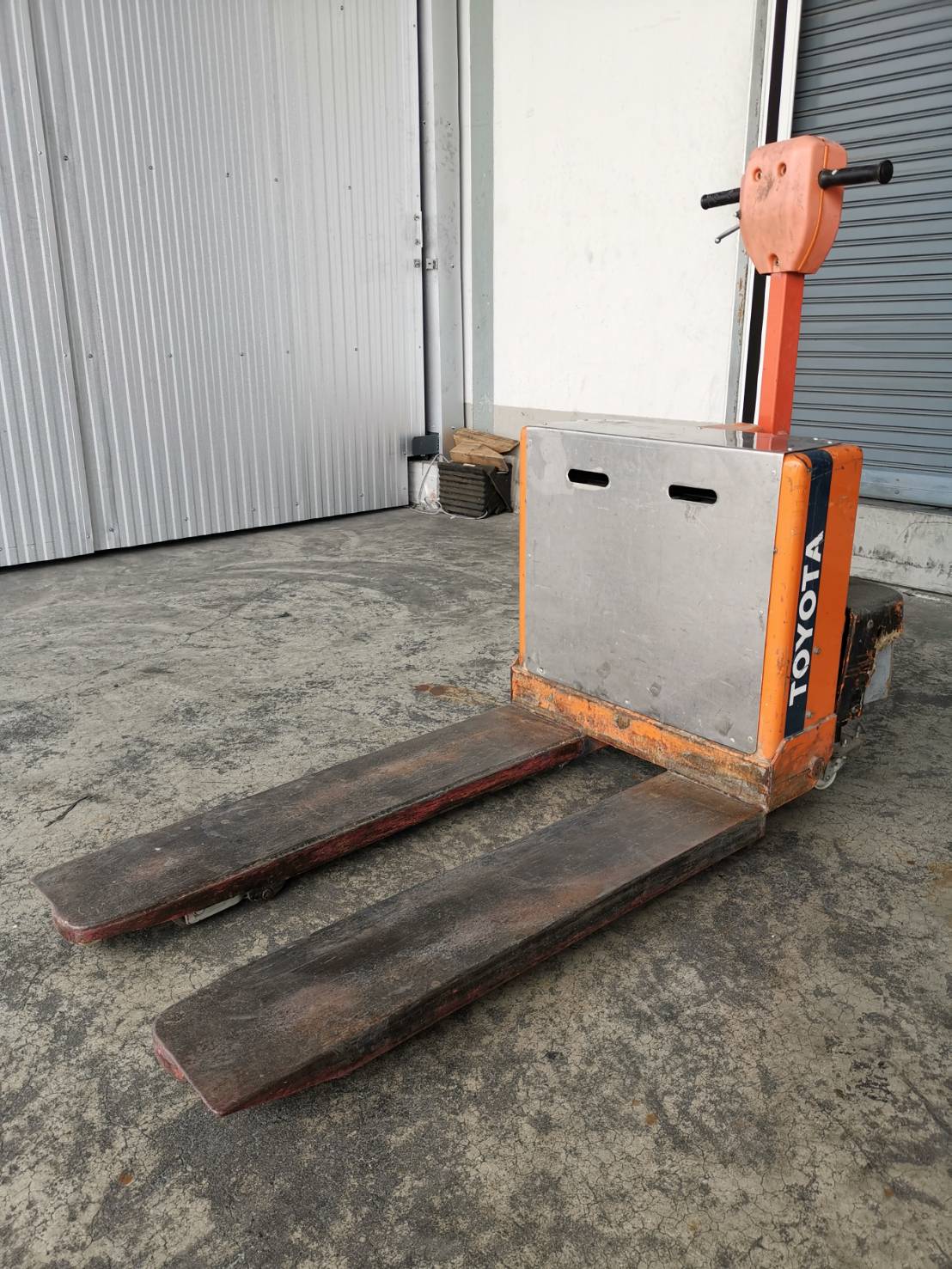 ขายแฮนด์ลิฟท์ไฟฟ้า รถยกลากพาเลท