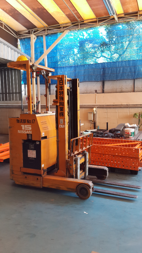 ขายโฟล์คลิฟท์ไฟฟ้ายืนขับnissan 1.5 ตัน งาสไลด์ ใช้งานดี