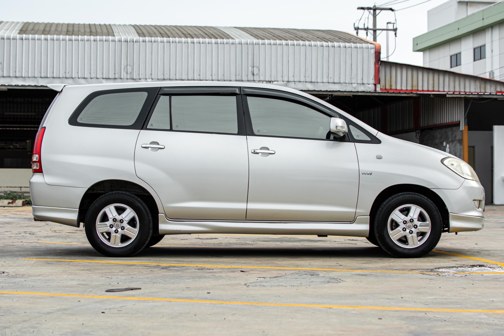 Toyota Innova 2.0G เบนซิน Toyota Innova 2.0G เบนซิน