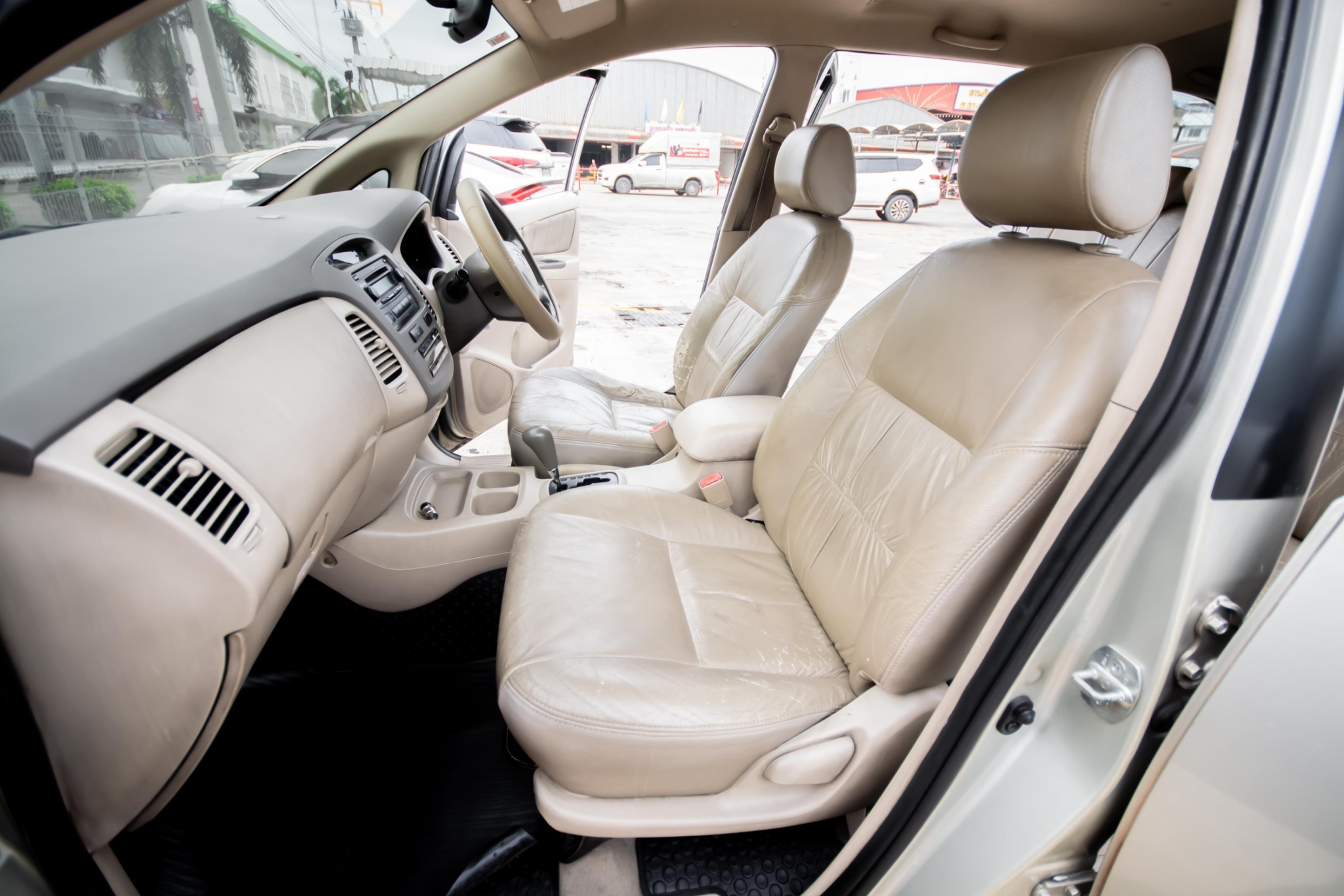 Toyota Innova 2.0G เบนซิน