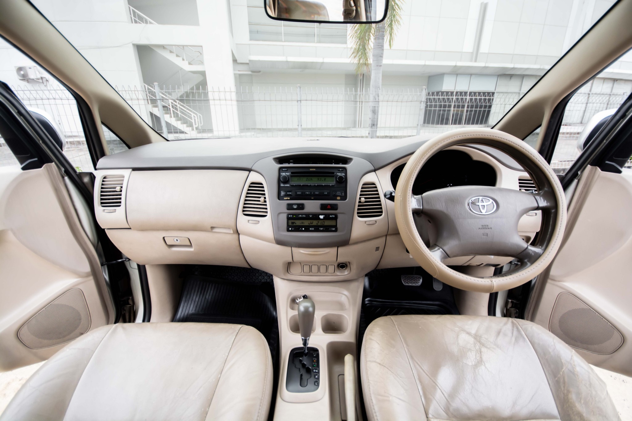Toyota Innova 2.0G เบนซิน