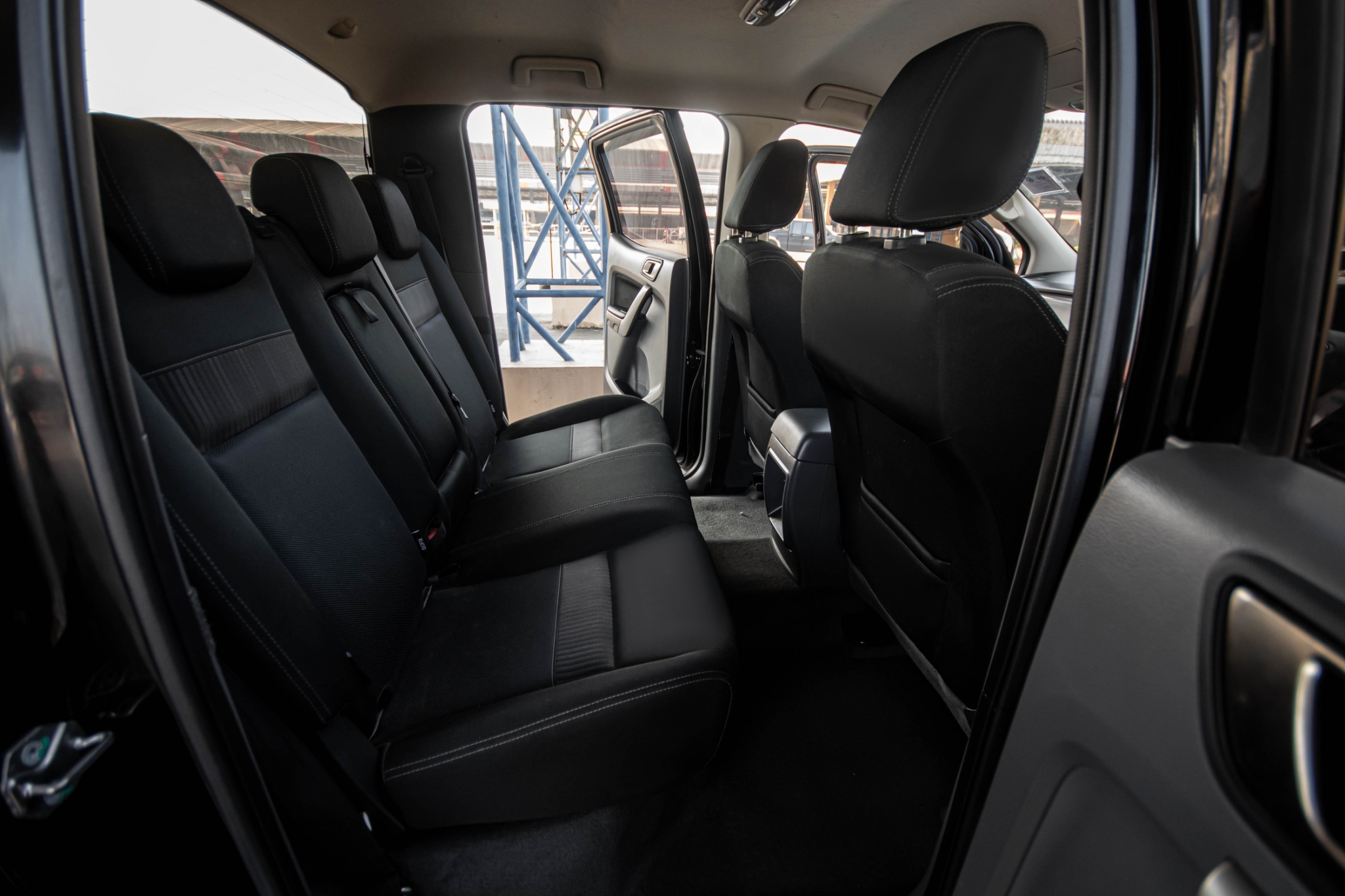 FORD RANGER 2.2 XLT 4 ประตูสูง ดีเซล !!! รถมือเดียวออกห้างป้ายแดง ไม่มีชน ไมล์แท้ !!! FORD RANGER 2.2 XLT 4 ประตูสูง ดีเซล !!! รถมือเดียวออกห้างป้ายแดง ไม่มีชน ไมล์แท้ !!!