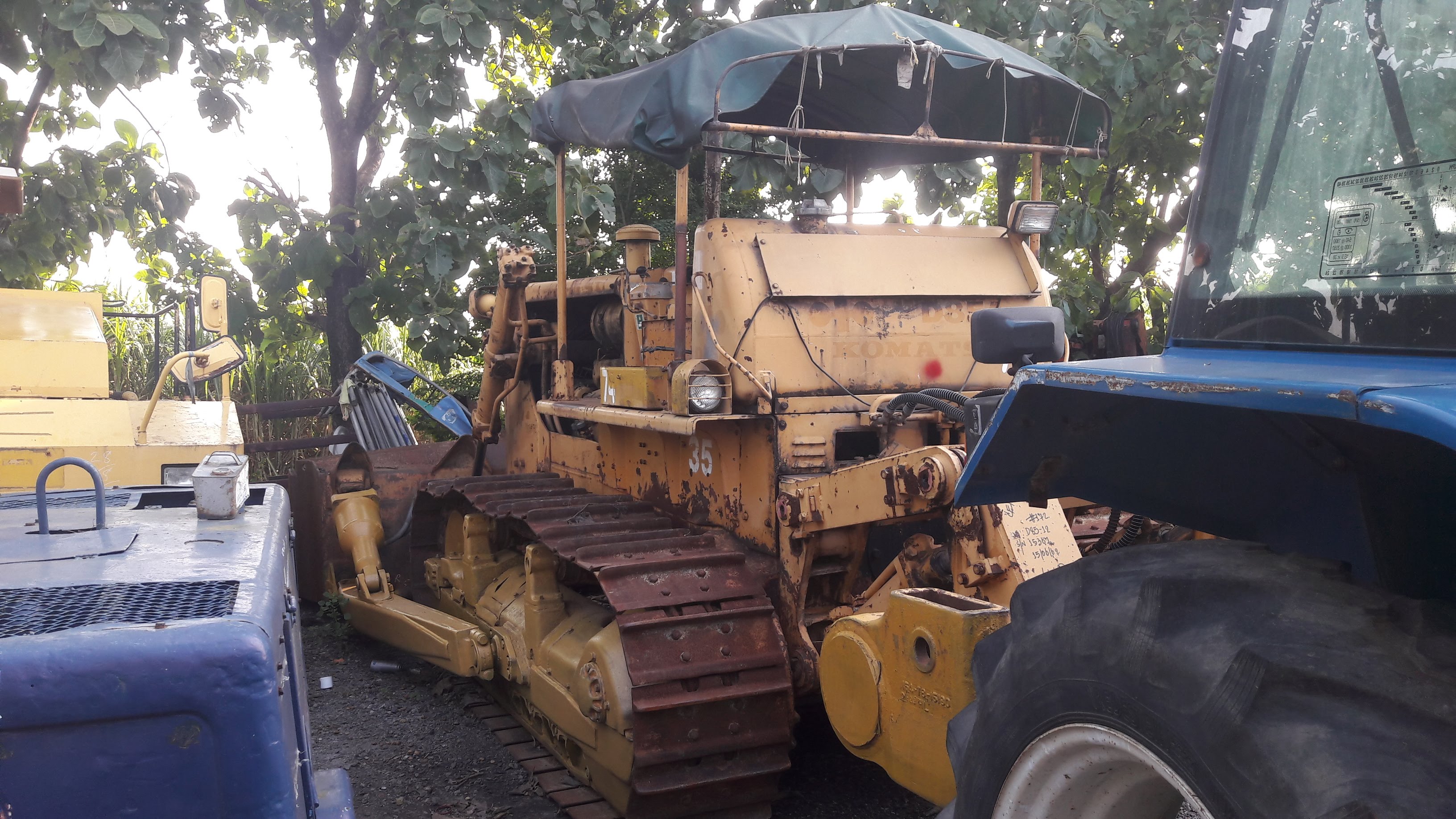 รถดันดิน komatsu d85 เก่านอก ยังไม่ใช้ในไทย โทร 084-5424150