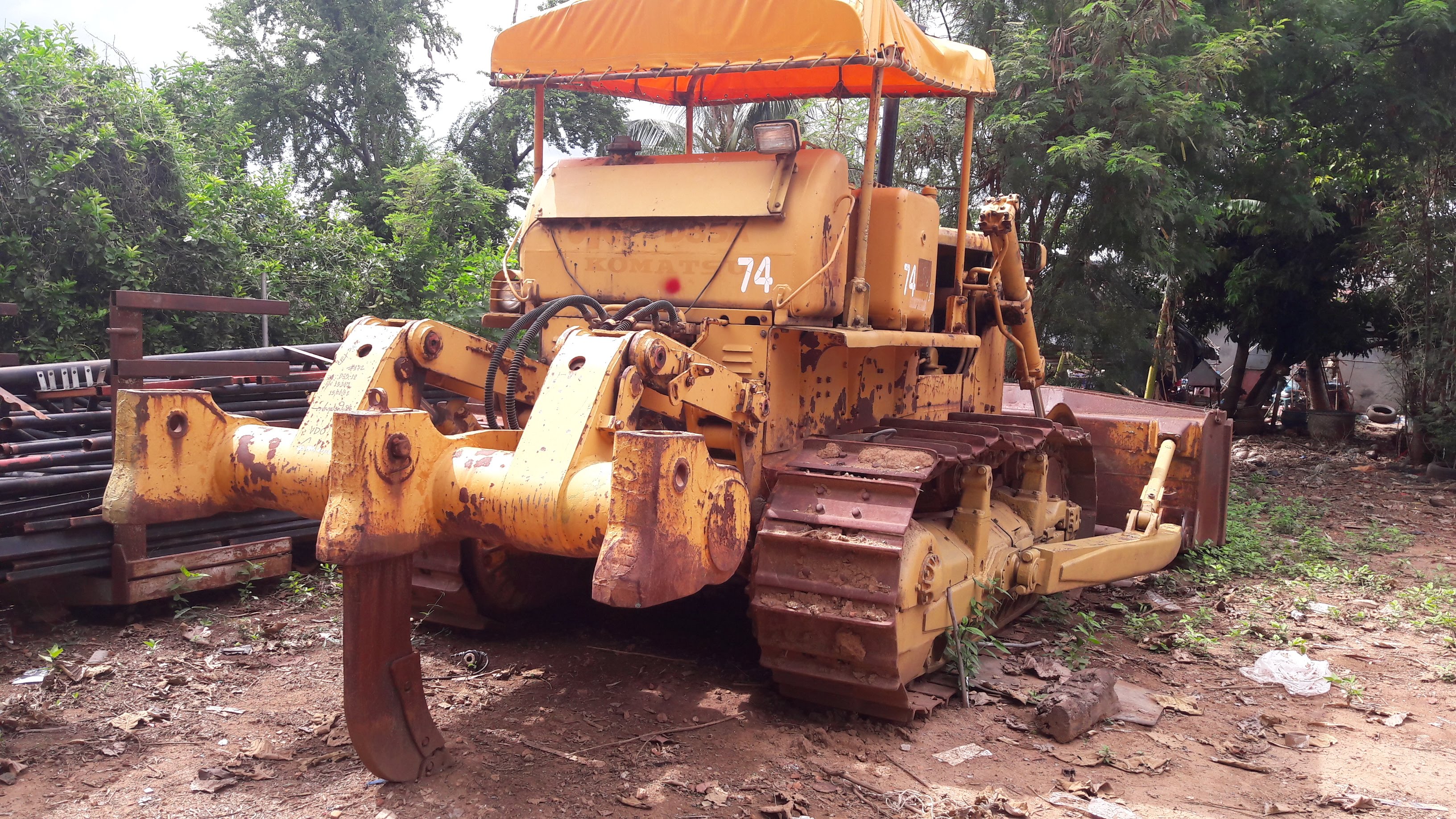 รถดันดิน komatsu d85 เก่านอก ยังไม่ใช้ในไทย โทร 084-5424150