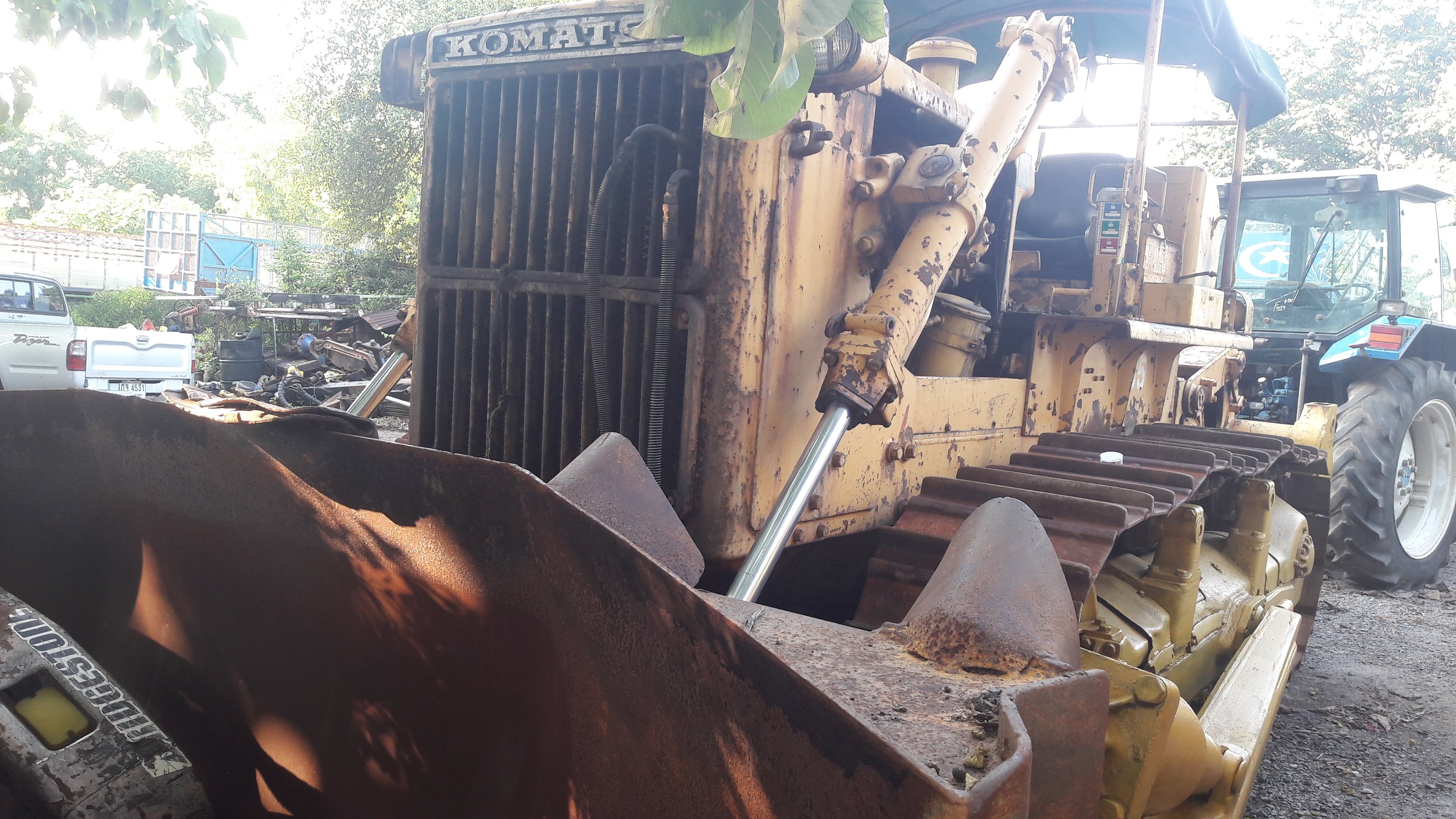 รถดันดิน komatsu d85 เก่านอก ยังไม่ใช้ในไทย โทร 084-5424150