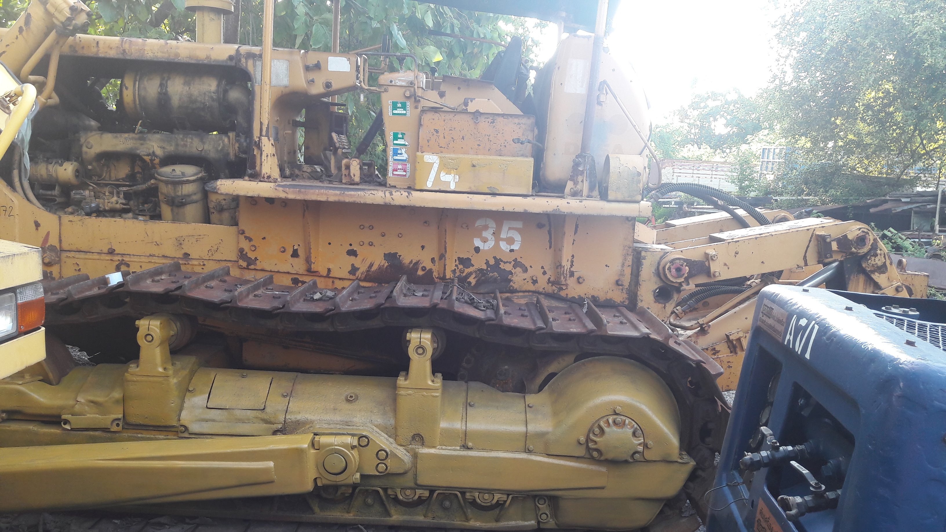 รถดันดิน komatsu d85 เก่านอก ยังไม่ใช้ในไทย โทร 084-5424150
