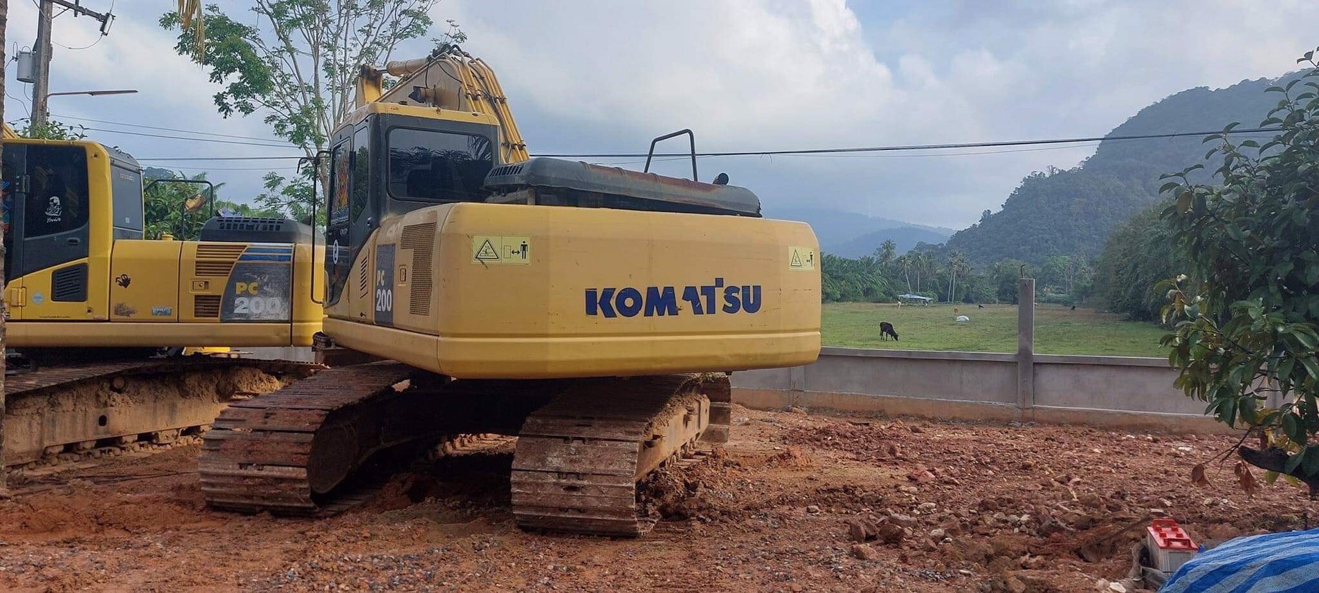 แบคโฮkomatsu pc200-7 พร้อมใช้ แบคโฮkomatsu pc200-7 พร้อมใช้