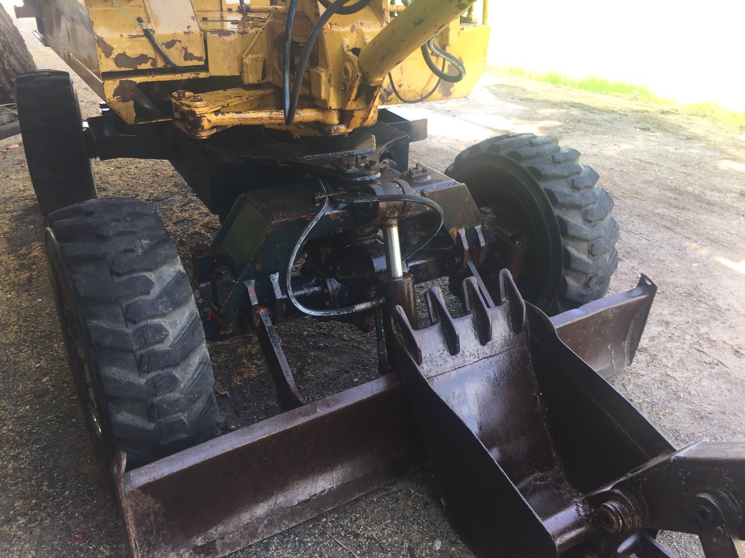 รถขุดล้อยาง komatsu Pw20-1