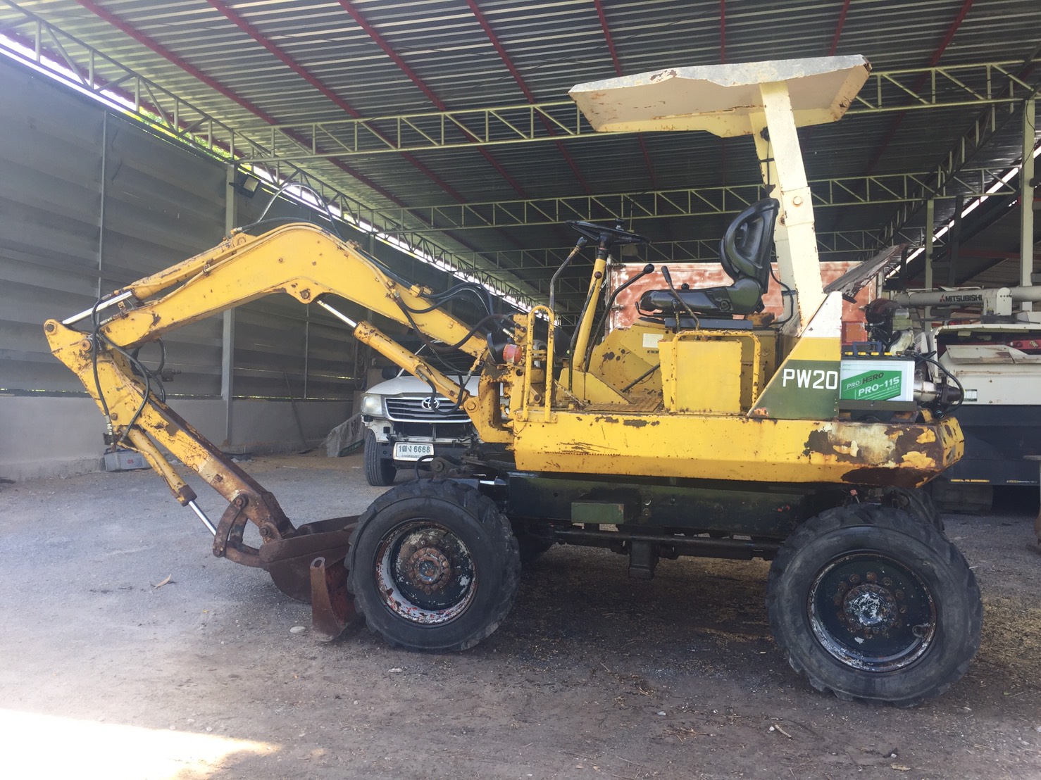 รถขุดล้อยาง komatsu Pw20-1