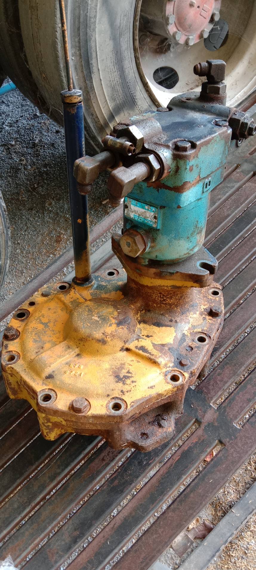 มอเตอร์​สวิง​ พร้อมห้องเกียร์​ komatsu pc30​
