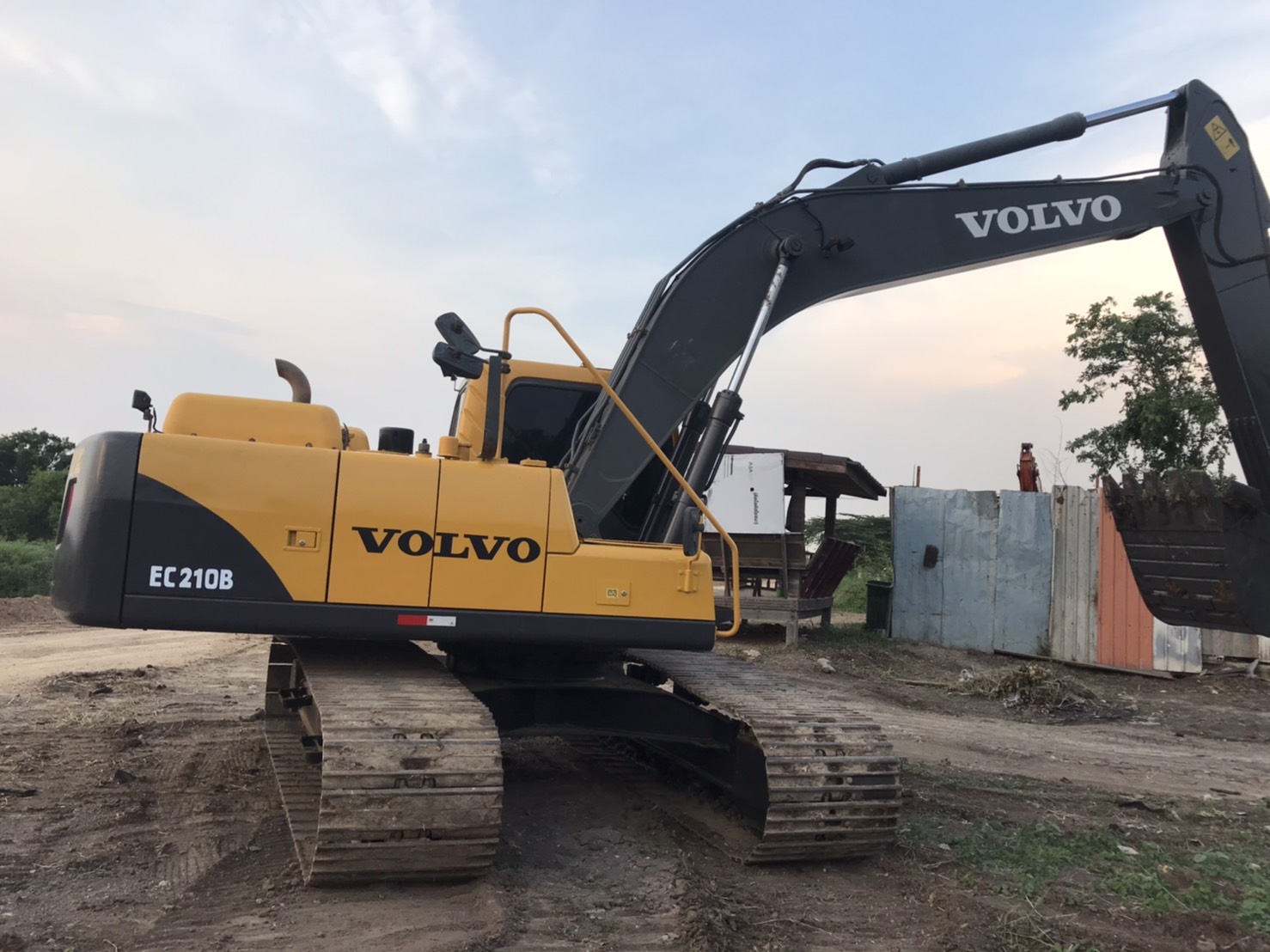 📌ขายด่วน 1,200,000 บาท 📌VOLVO 210B Prime ปี 1014 ชม.9,800 เอกสารชุดจดทะเบียน เต็มสุดๆ โซ่ใหม่ รถสว 📌ขายด่วน 1,200,000 บาท 📌VOLVO 210B Prime ปี 1014 ชม.9,800 เอกสารชุดจดทะเบียน เต็มสุดๆ โซ่ใหม่ รถสว