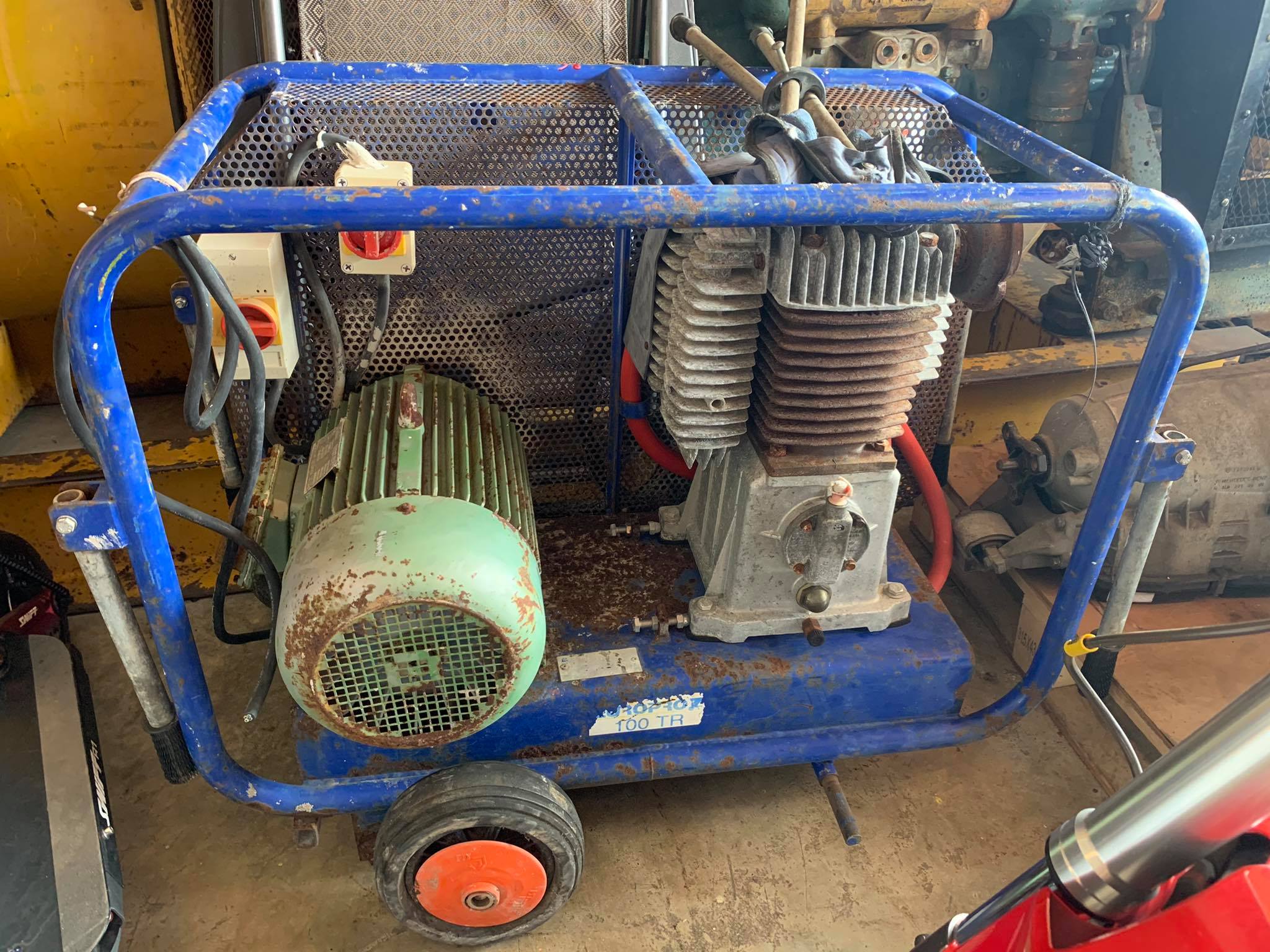 ปั้มลม2สูบ มอเตอร์10แรง เป็นปั้มลมยิงเร็ว มาจากนอก