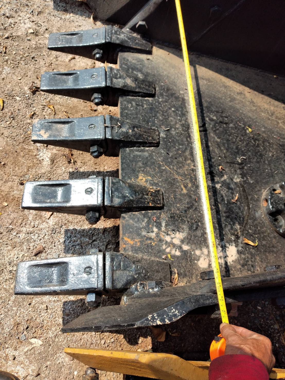 ''ขาย'' บุ้งกี๋รถแม็คโคร ''ขาย'' บุ้งกี๋รถแม็คโคร