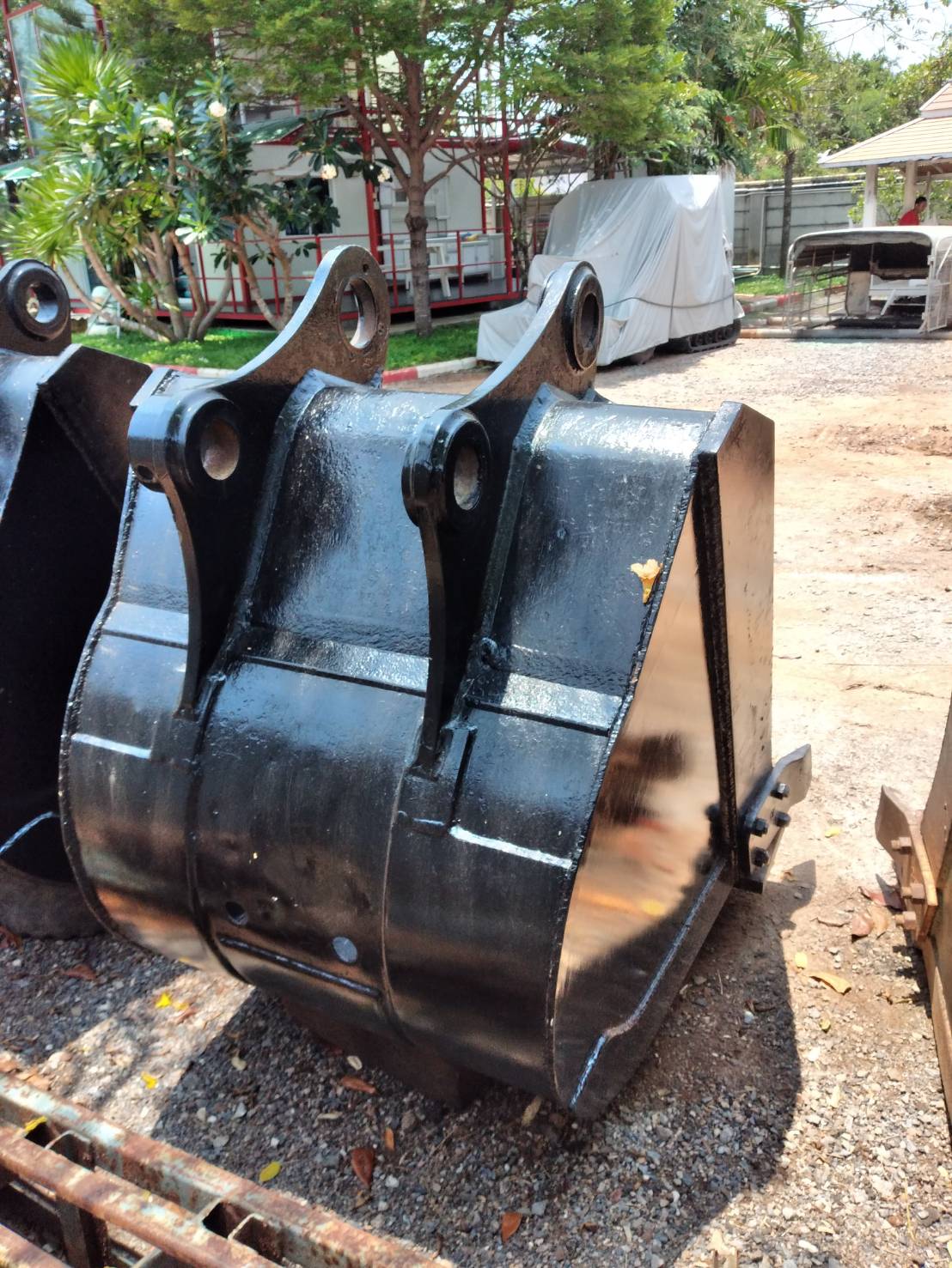 ''ขาย'' บุ้งกี๋รถแม็คโคร ''ขาย'' บุ้งกี๋รถแม็คโคร