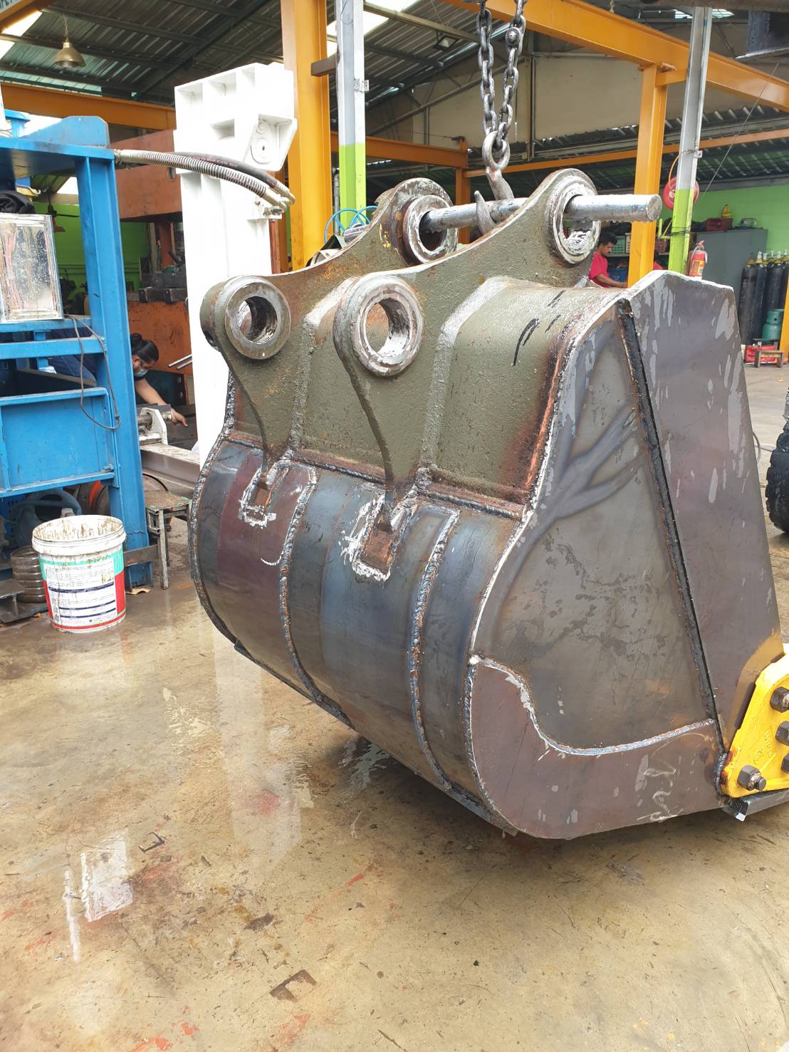 ''ขาย'' บุ้งกี๋รถแม็คโคร