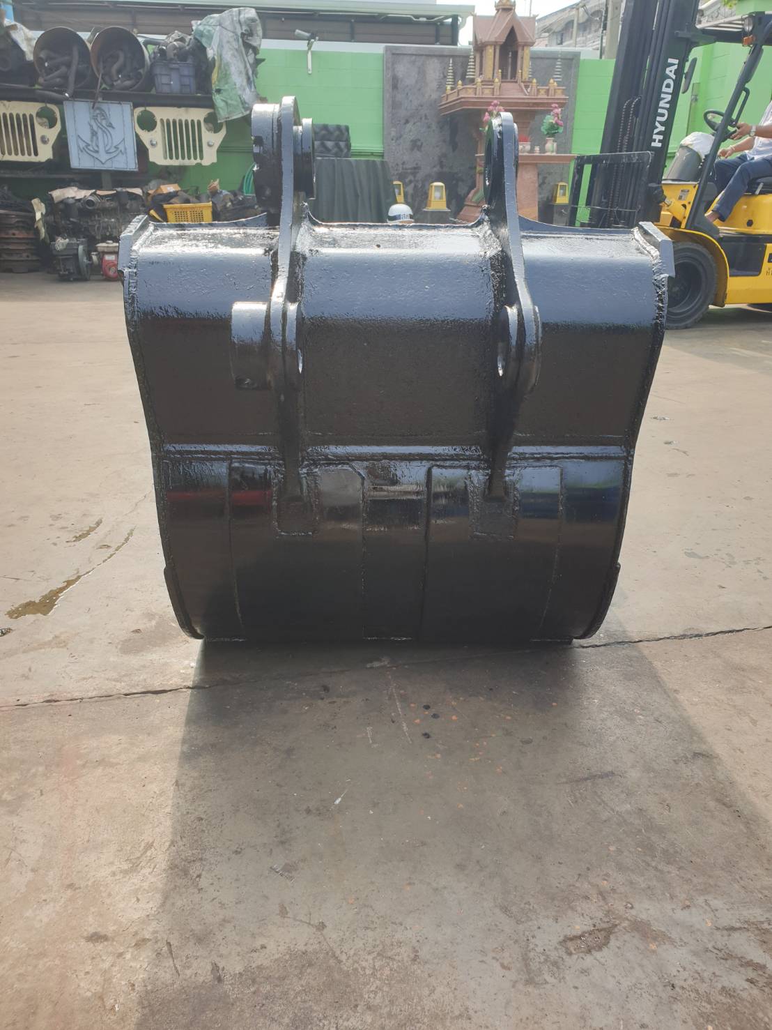 ''ขาย'' บุ้งกี๋รถแม็คโคร