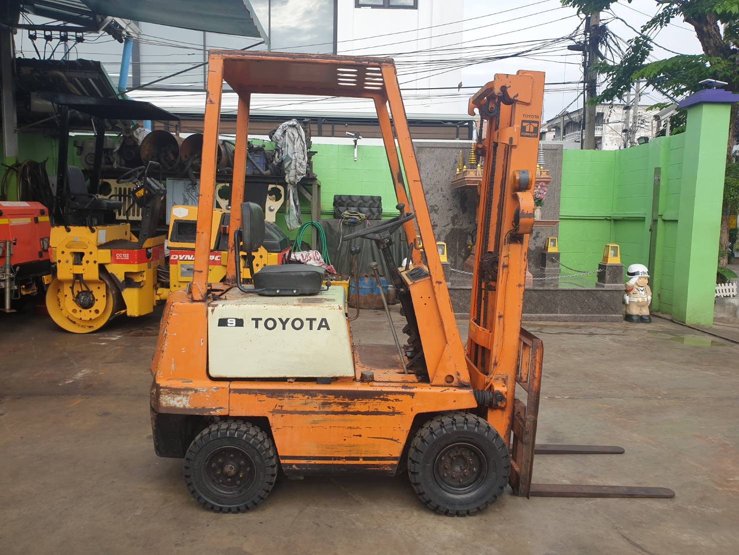 ขาย รถโฟล์คลิฟท์ TOYOTA  รุ่น 2FGL9  เก่าญี่ปุ่น