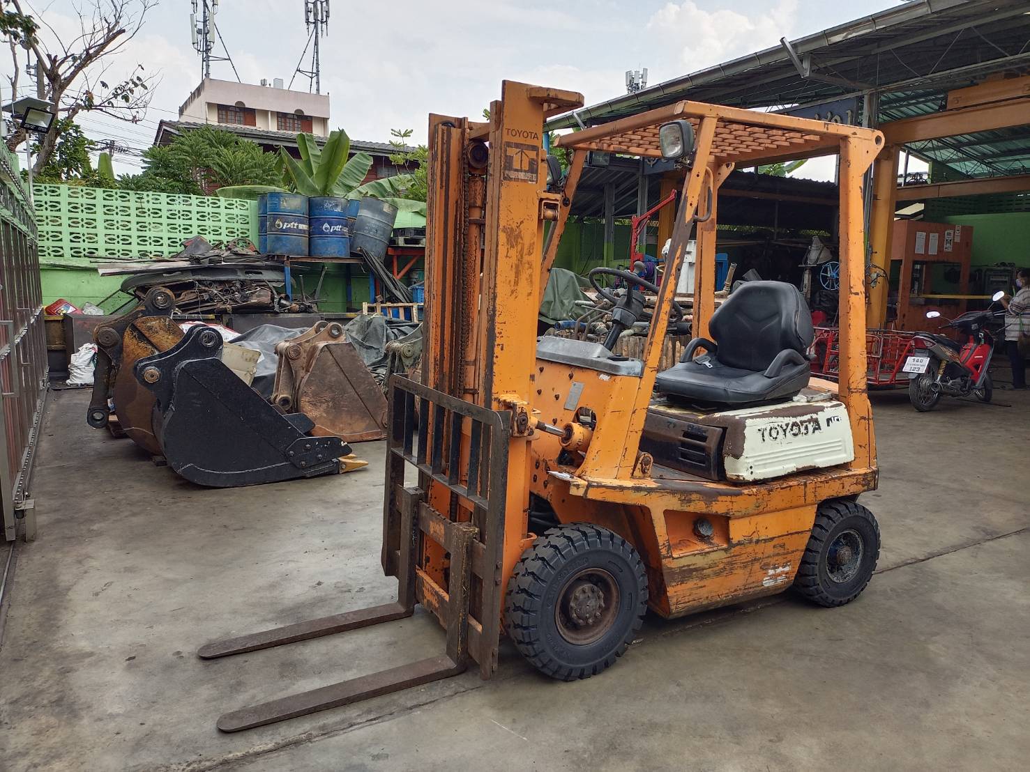 ขาย รถโฟล์คลิฟท์ TOYOTA รุ่น 4FGL10