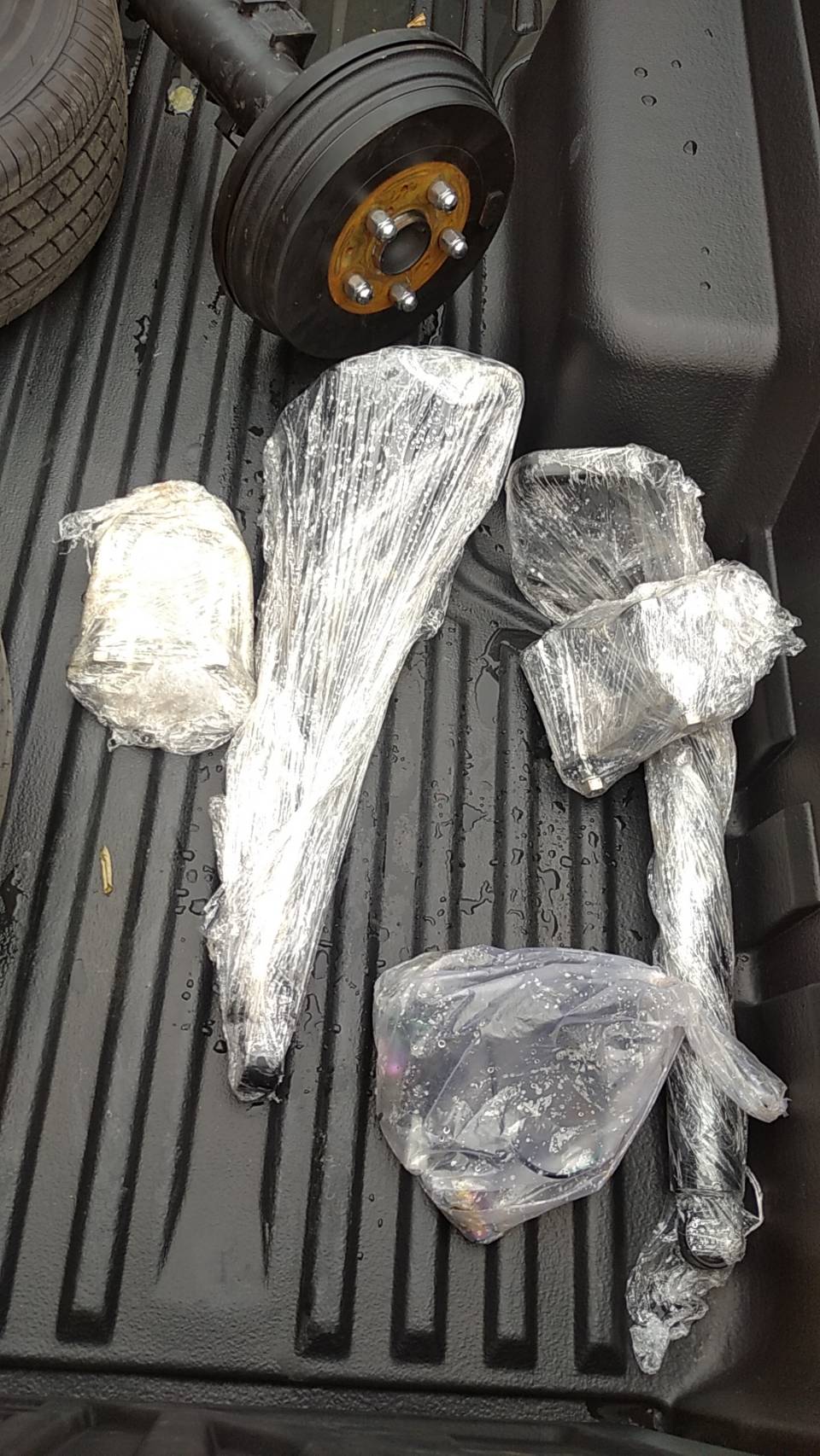 ขายยางพร้อมกะทะ215/70/15และอุปกรณ์เพลาขับหลังทั้งชุด ขายยางพร้อมกะทะ215/70/15และอุปกรณ์เพลาขับหลังทั้งชุด