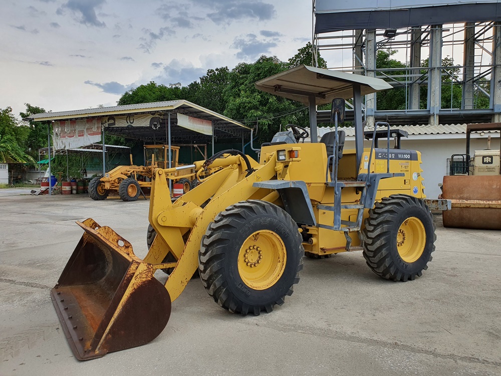 ขายรถตักล้อยาง ยี่ห้อ KOMATSU WA100-3 นำเข้าจากญี่ปุ่นแท้ 100% สภาพสวย ไม่เคยใช้งานในไทย