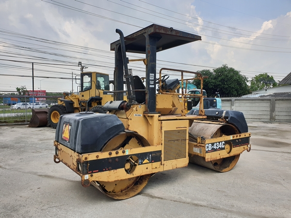 ขายรถบดอัดสั่นสะเทือน ยี่ห้อ CATERPILLAR CB434C  นำเข้าจาก USA ไม่เคยใช้งานในไทย