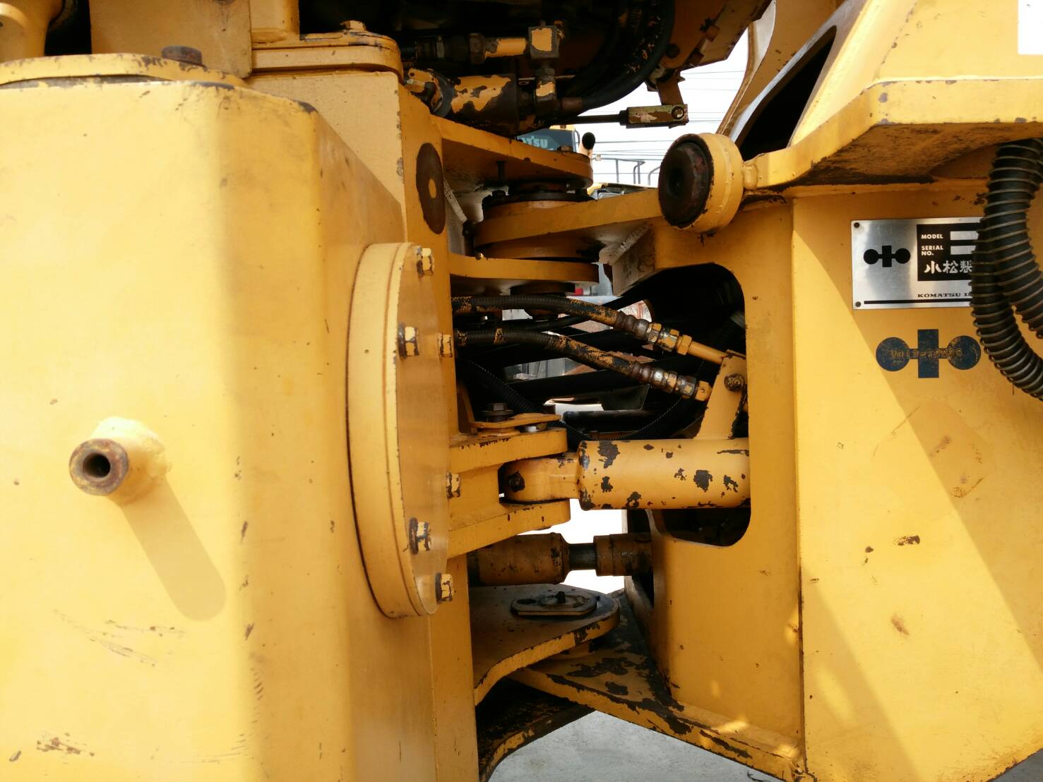 ขายรถตักล้อยาง ยี่ห้อ KOMATSU WA180-1 บุ้งกี๋ 1.8 คิว นำเข้าจากนอกแท้ 100% ไม่เคยใช้งานในไทย
