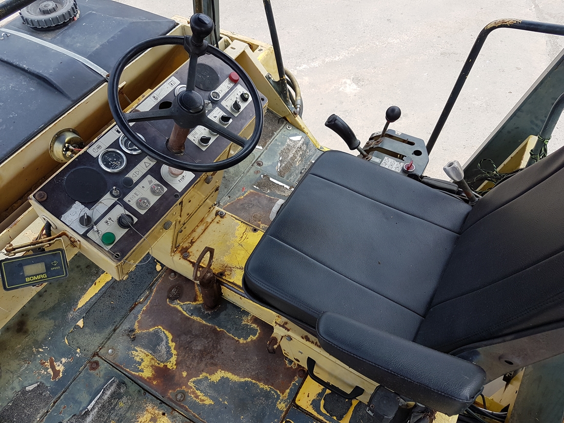 ขายรถบดอัดสั่นสะเทือน 11 ตัน BOMAG BW202ADS นำเข้าจาก USA แท้ 100% สภาพสวย ไม่เคยใช้งานในไทย