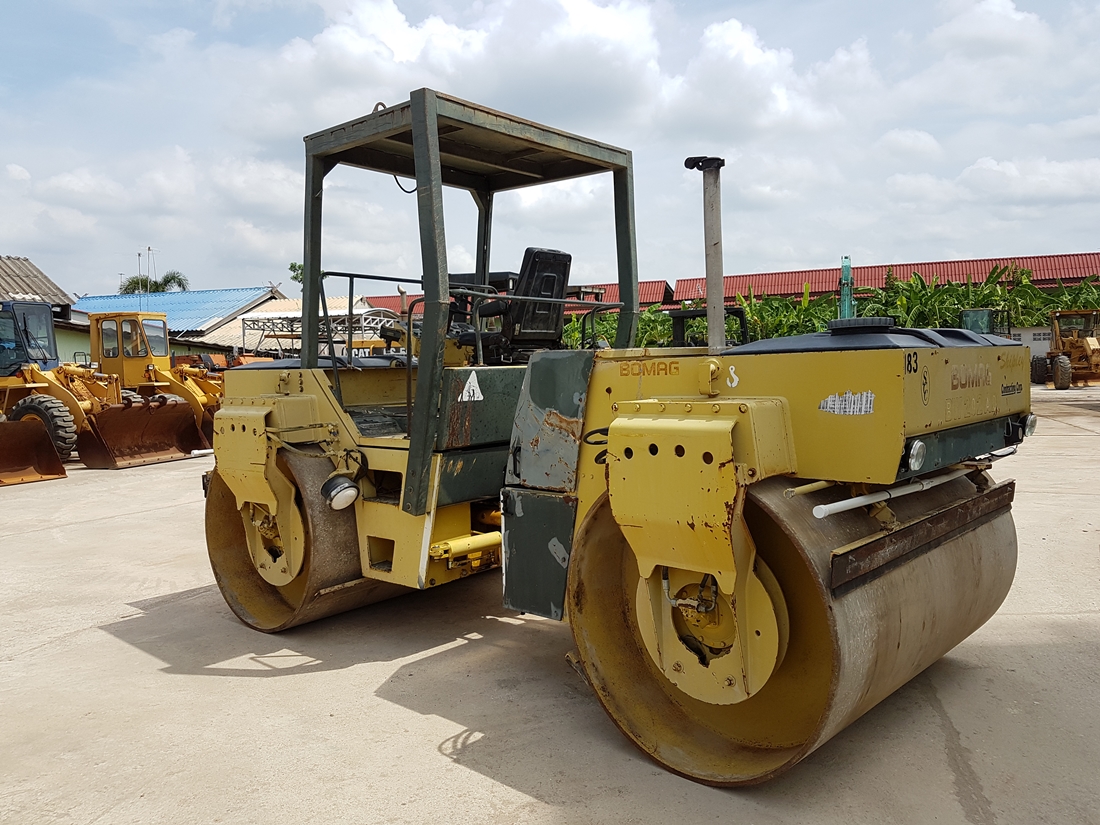 ขายรถบดอัดสั่นสะเทือน 11 ตัน BOMAG BW202ADS นำเข้าจาก USA แท้ 100% สภาพสวย ไม่เคยใช้งานในไทย ขายรถบดอัดสั่นสะเทือน 11 ตัน BOMAG BW202ADS นำเข้าจาก USA แท้ 100% สภาพสวย ไม่เคยใช้งานในไทย