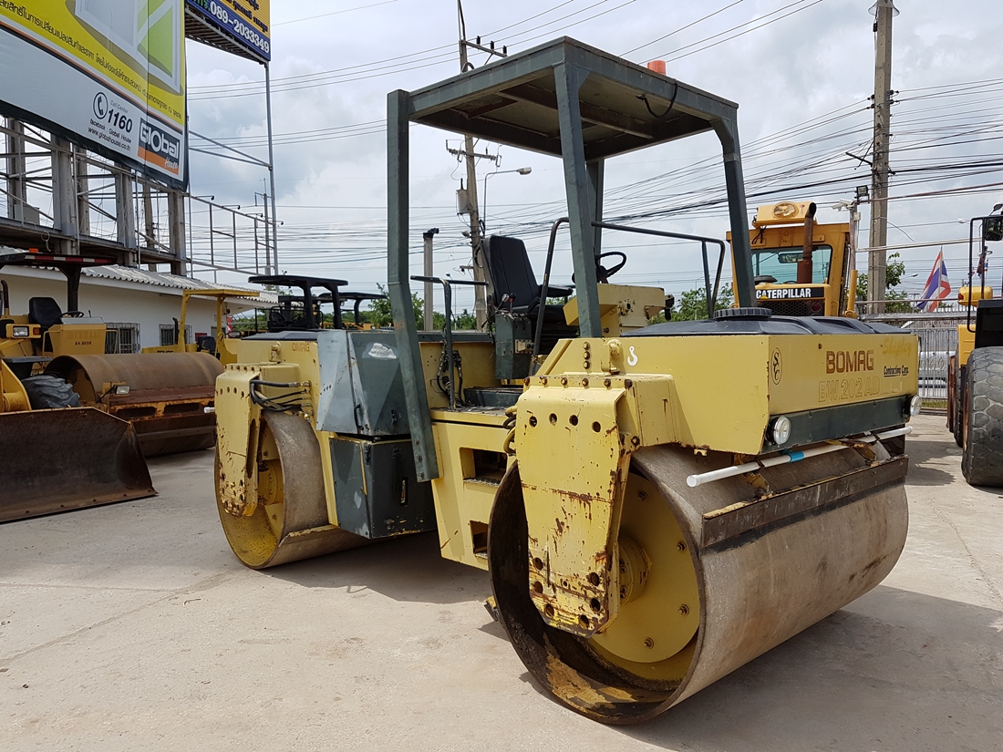 ขายรถบดอัดสั่นสะเทือน 11 ตัน BOMAG BW202ADS นำเข้าจาก USA แท้ 100% สภาพสวย ไม่เคยใช้งานในไทย ขายรถบดอัดสั่นสะเทือน 11 ตัน BOMAG BW202ADS นำเข้าจาก USA แท้ 100% สภาพสวย ไม่เคยใช้งานในไทย