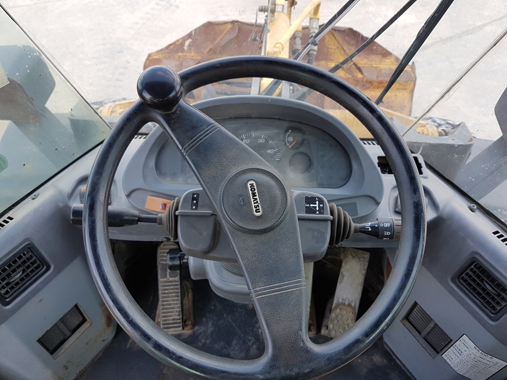 ขายรถตักล้อยาง ยี่ห้อ KOMATSU WA100-5 ซีเรียลสูง ปี 2006 นำเข้าจากญี่ปุ่นแท้ 100% สภาพสวย ไม่เคยใช้ง