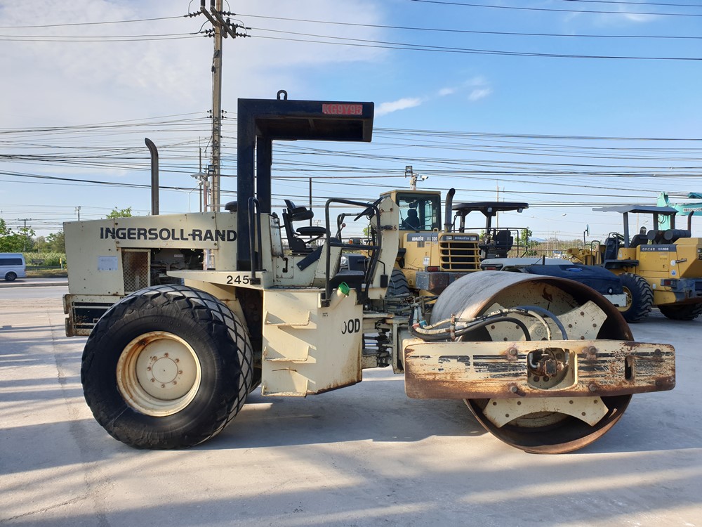 ขายรถบดอัดสั่นสะเทือนล้อเรียบ 10 ตัน Ingersoll Rand SD100D นำเข้าจาก USA แท้ 100% สภาพสวย ไม่เคยใช้ง ขายรถบดอัดสั่นสะเทือนล้อเรียบ 10 ตัน Ingersoll Rand SD100D นำเข้าจาก USA แท้ 100% สภาพสวย ไม่เคยใช้ง