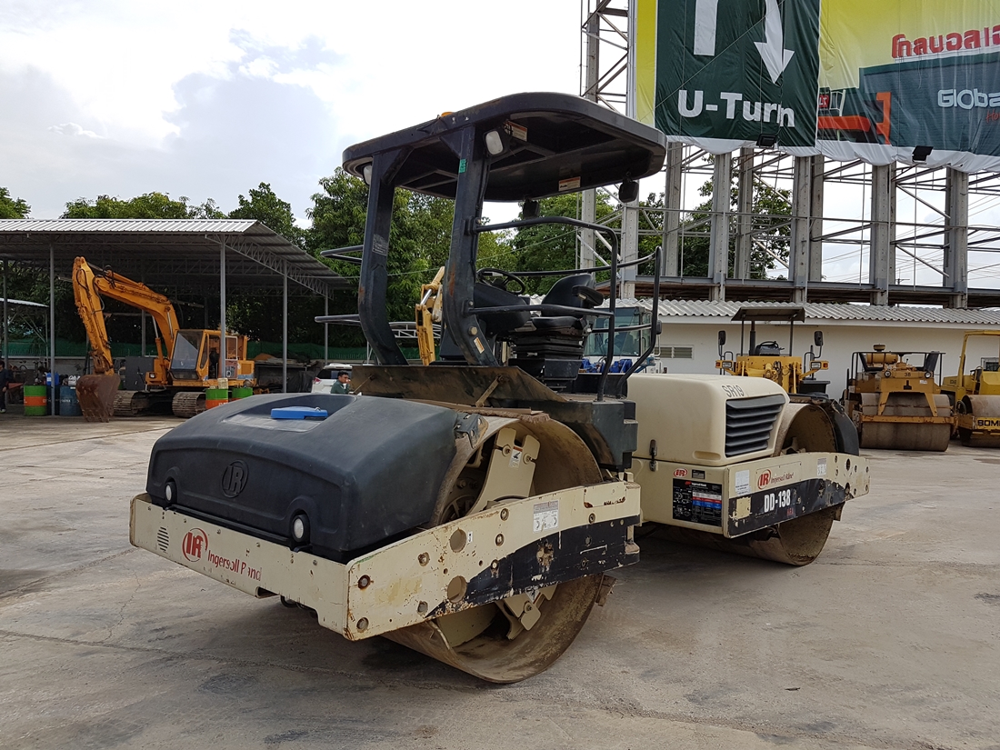 ขายรถบดอัดสั่นสะเทือน Ingersoll Rand DD-138HFA น้ำหนัก 13 ตัน นำเข้าจากอเมริกาแท้ 100% สภาพสวย ไม่เค ขายรถบดอัดสั่นสะเทือน Ingersoll Rand DD-138HFA น้ำหนัก 13 ตัน นำเข้าจากอเมริกาแท้ 100% สภาพสวย ไม่เค