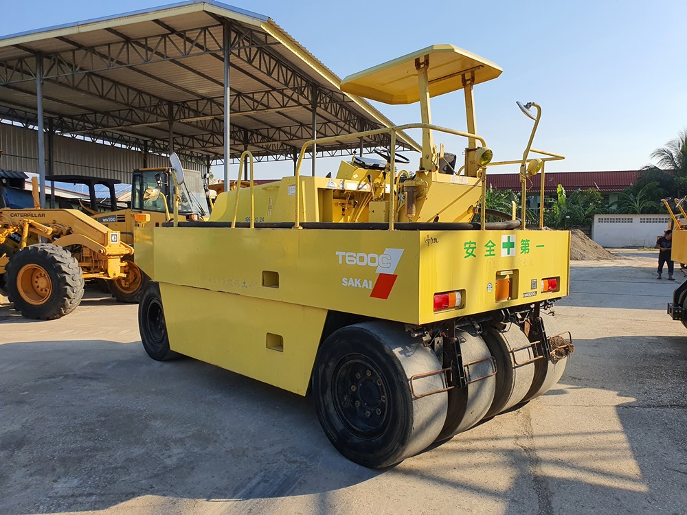 ขายรถบดล้อยาง ยี่ห้อ SAKAI T600C นำเข้าจากประเทศญี่ปุ่นแท้ 100% สภาพสวย ไม่เคยใช้งานในไทย