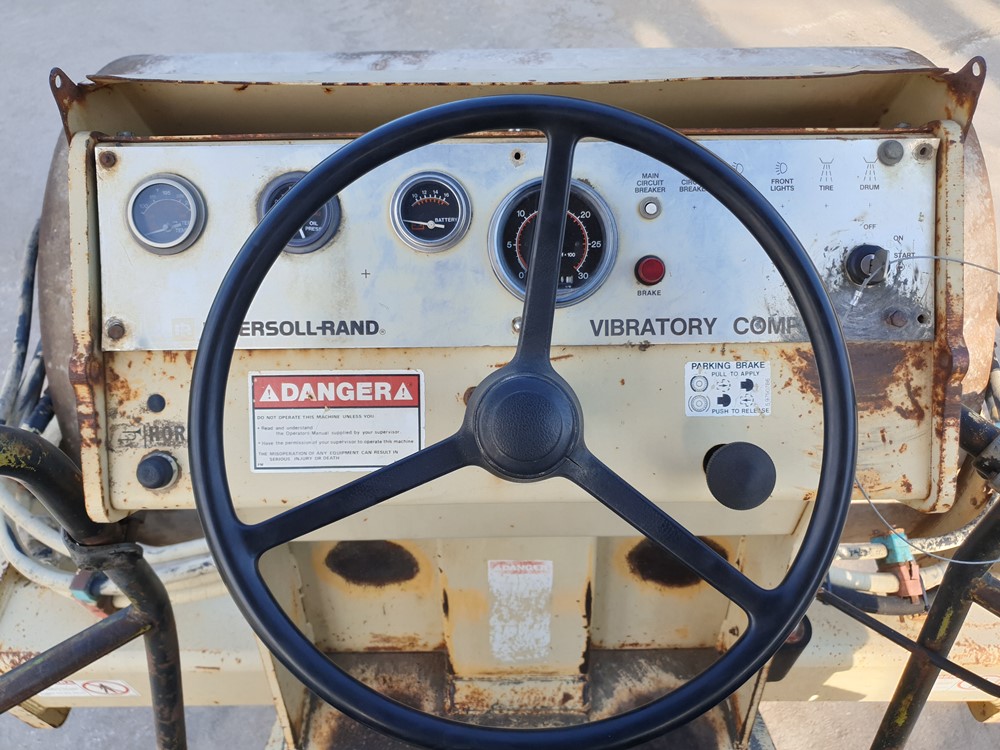 ขายรถบดอัดสั่นสะเทือนล้อเรียบ 10 ตัน Ingersoll Rand SD100D นำเข้าจาก USA แท้ 100% สภาพสวย ไม่เคยใช้ง