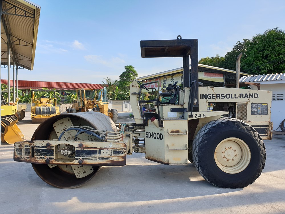 ขายรถบดอัดสั่นสะเทือนล้อเรียบ 10 ตัน Ingersoll Rand SD100D นำเข้าจาก USA แท้ 100% สภาพสวย ไม่เคยใช้ง ขายรถบดอัดสั่นสะเทือนล้อเรียบ 10 ตัน Ingersoll Rand SD100D นำเข้าจาก USA แท้ 100% สภาพสวย ไม่เคยใช้ง