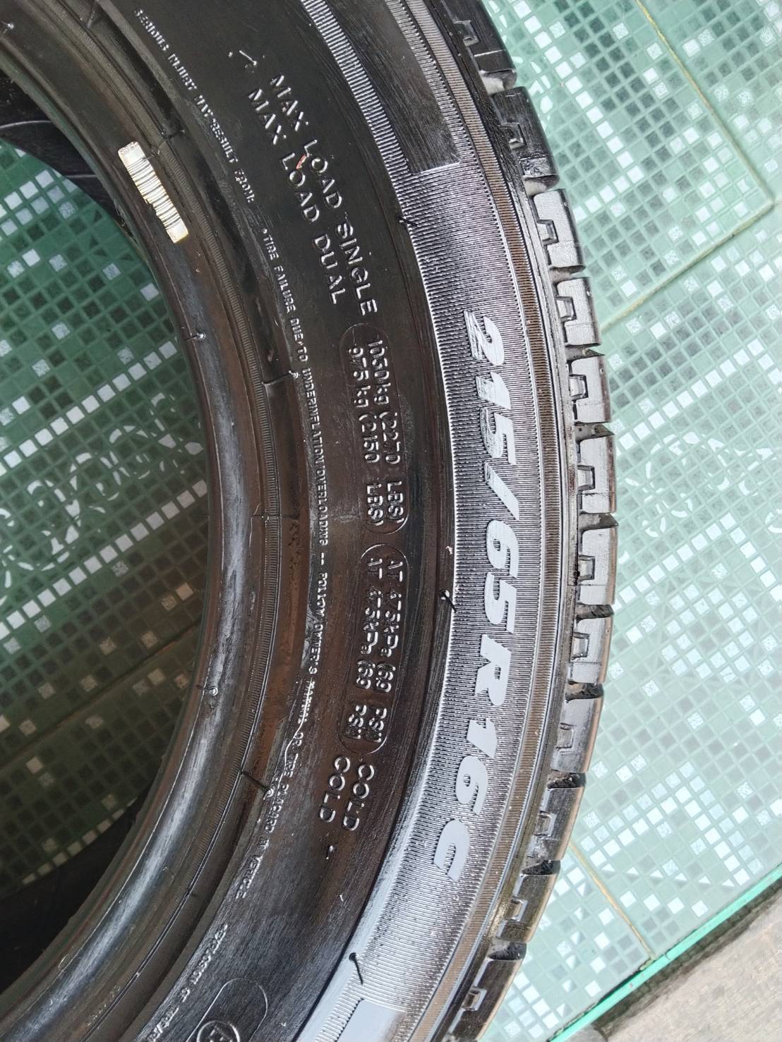 ขายยาง 1 ชุด ทั้งหมด 4เส้น michelin รหัส 215-65 R16 ปี 3519 ขายยาง 1 ชุด ทั้งหมด 4เส้น michelin รหัส 215-65 R16 ปี 3519