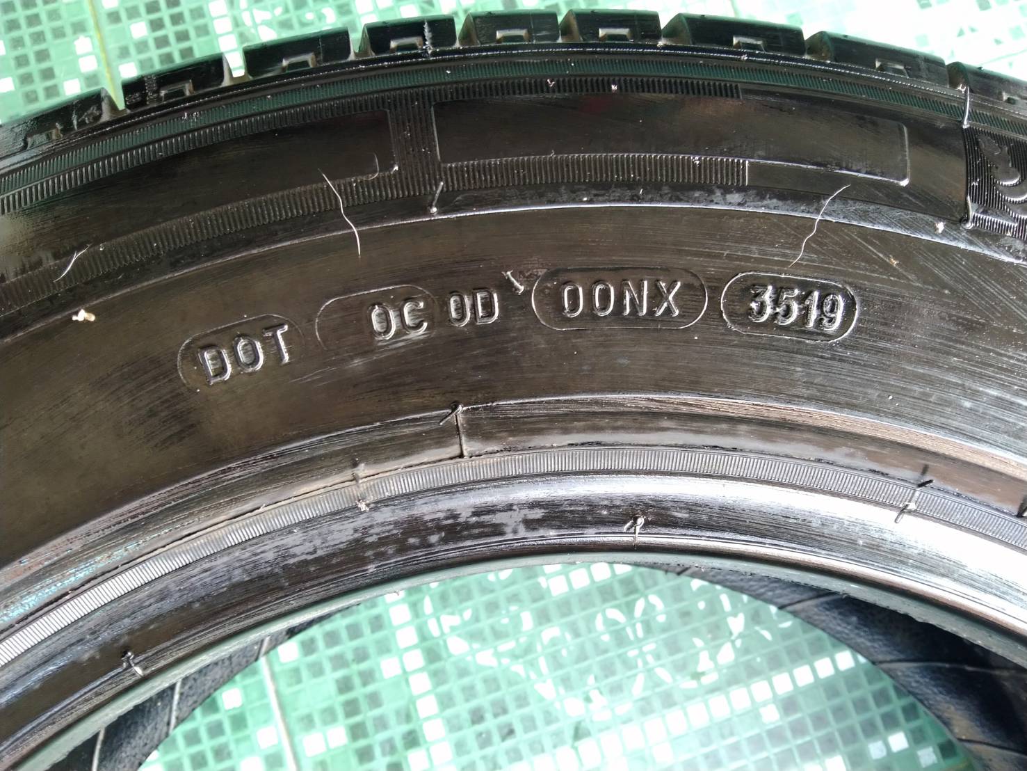 ขายยาง 1 ชุด ทั้งหมด 4เส้น michelin รหัส 215-65 R16 ปี 3519 ขายยาง 1 ชุด ทั้งหมด 4เส้น michelin รหัส 215-65 R16 ปี 3519