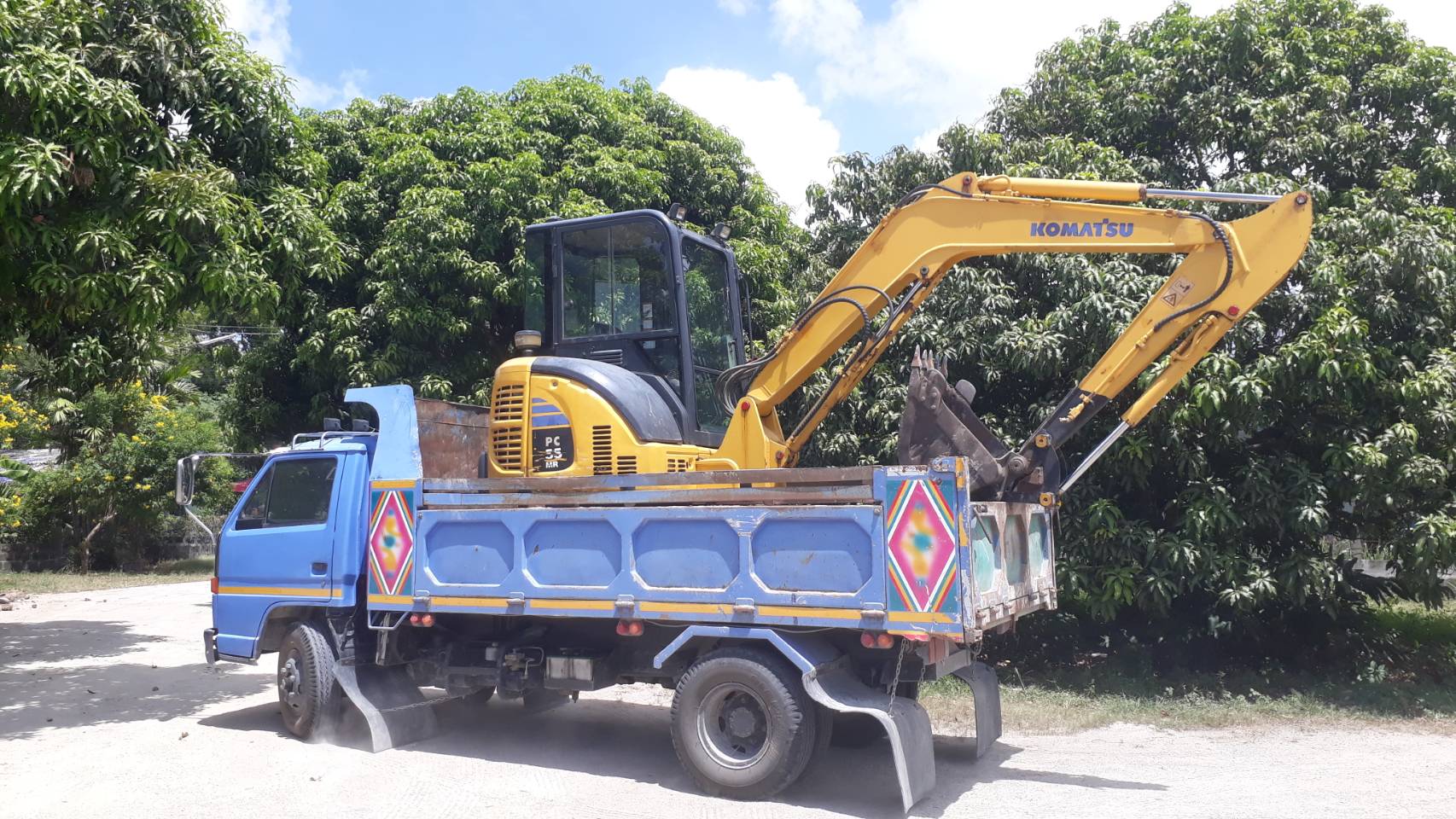 ขายแบคโฮ KOMATSU PC55MR-2 ขายแบคโฮ KOMATSU PC55MR-2