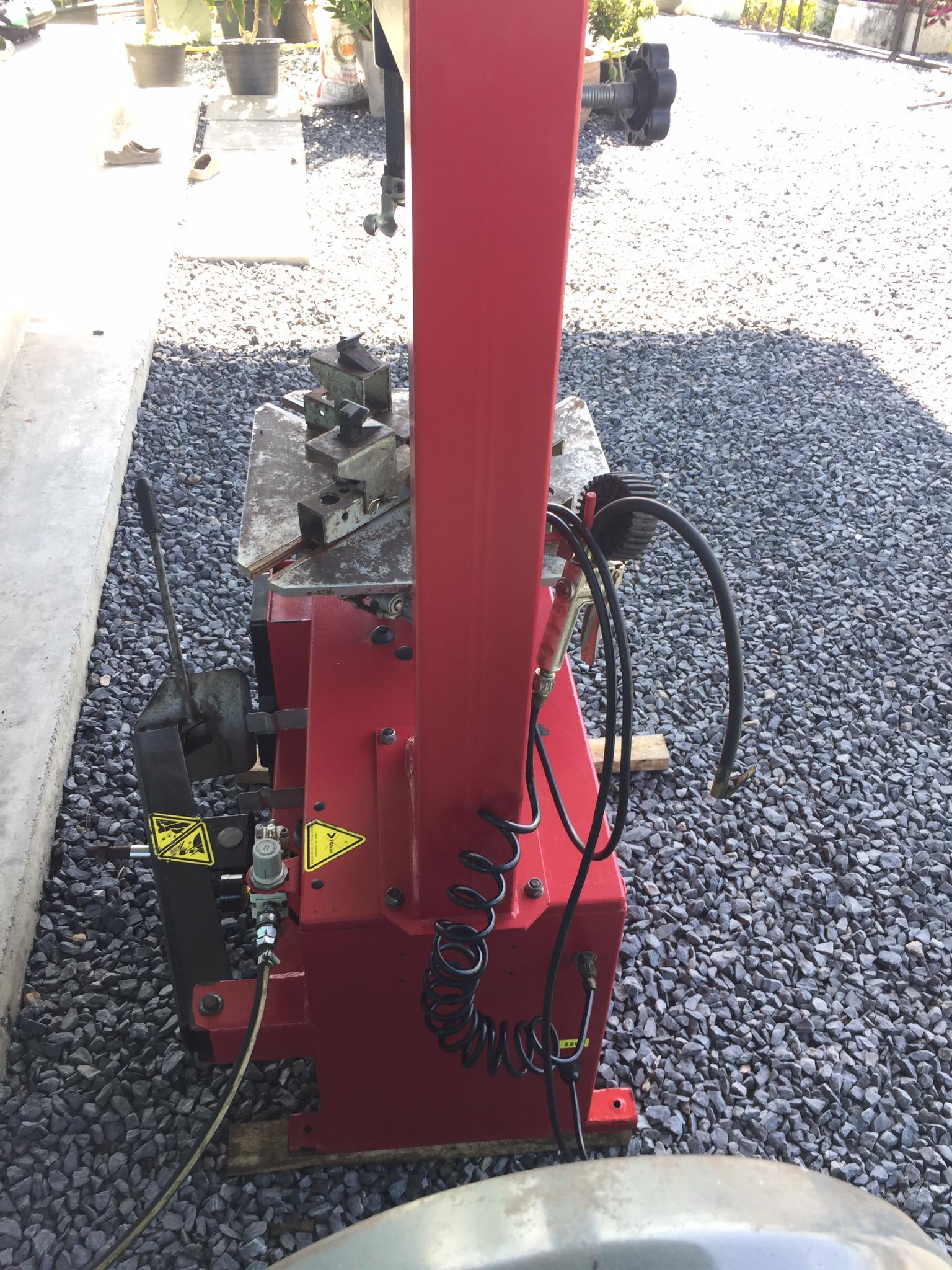 ขายเครื่องถอดยางรถมอเตอร์ไซค์ Cosmo M10 - มือสองสภาพพร้อมใช้งาน - จับขอบ 10-20” - ไฟฟ้า 220 v มอเตอร์ 1 แรง ของบริษัท สินชัยแมชชีนเนอรี่ ชื่อนี้ทนแน่นอน ราคา 21500 อยู่ คลอง 7 ปทุมธานี Tel. 092-4655465 ขายเครื่องถอดยางรถมอเตอร์ไซค์ Cosmo M10 - มือสองสภาพพร้อมใช้งาน - จับขอบ 10-20” - ไฟฟ้า 220 v มอเตอร์ 1 แรง ของบริษัท สินชัยแมชชีนเนอรี่ ชื่อนี้ทนแน่นอน ราคา 21500 อยู่ คลอง 7 ปทุมธานี Tel. 092-4655465