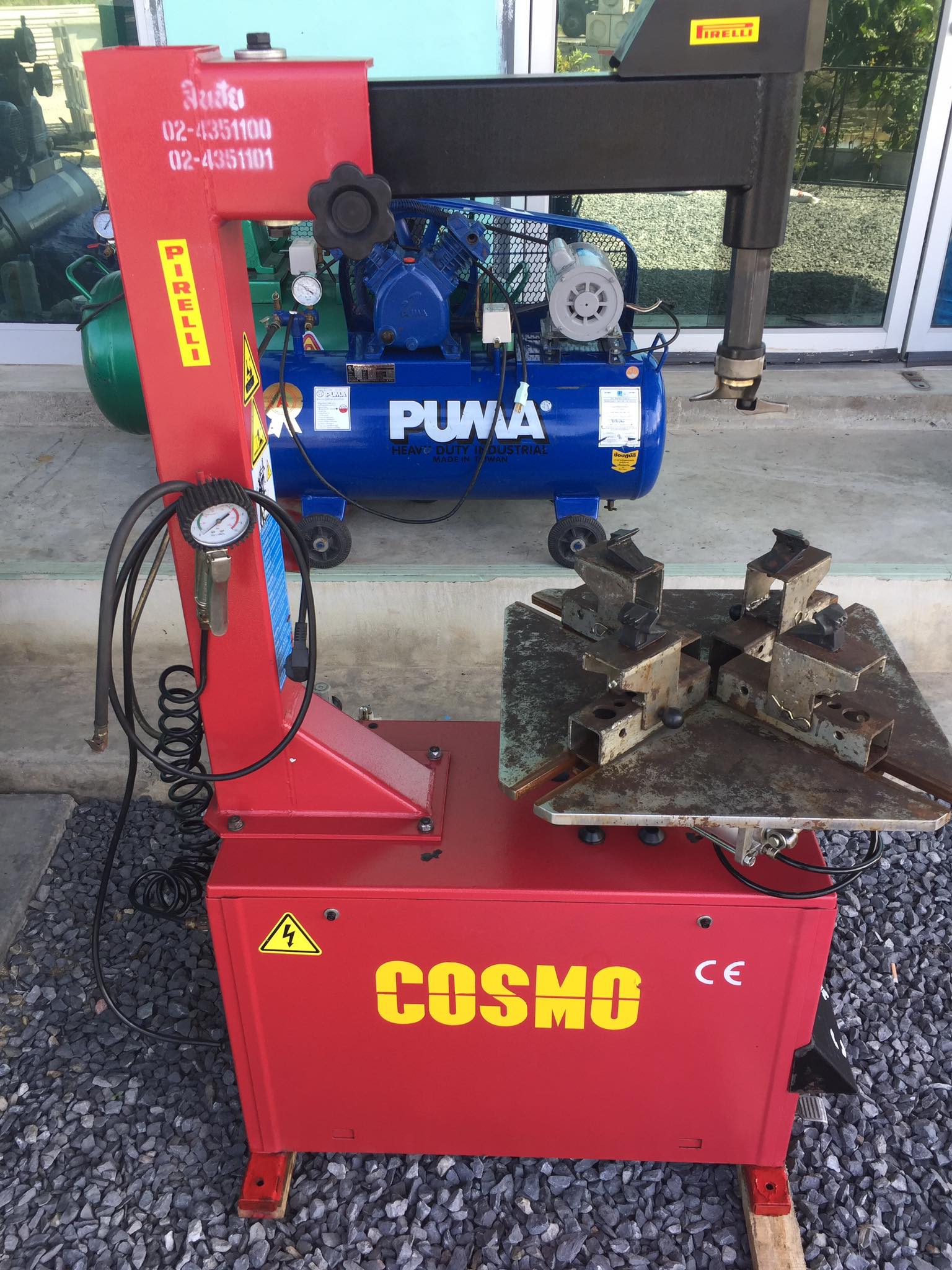 ขายเครื่องถอดยางรถมอเตอร์ไซค์ Cosmo M10 - มือสองสภาพพร้อมใช้งาน - จับขอบ 10-20” - ไฟฟ้า 220 v มอเตอร์ 1 แรง ของบริษัท สินชัยแมชชีนเนอรี่ ชื่อนี้ทนแน่นอน ราคา 21500 อยู่ คลอง 7 ปทุมธานี Tel. 092-4655465 ขายเครื่องถอดยางรถมอเตอร์ไซค์ Cosmo M10 - มือสองสภาพพร้อมใช้งาน - จับขอบ 10-20” - ไฟฟ้า 220 v มอเตอร์ 1 แรง ของบริษัท สินชัยแมชชีนเนอรี่ ชื่อนี้ทนแน่นอน ราคา 21500 อยู่ คลอง 7 ปทุมธานี Tel. 092-4655465