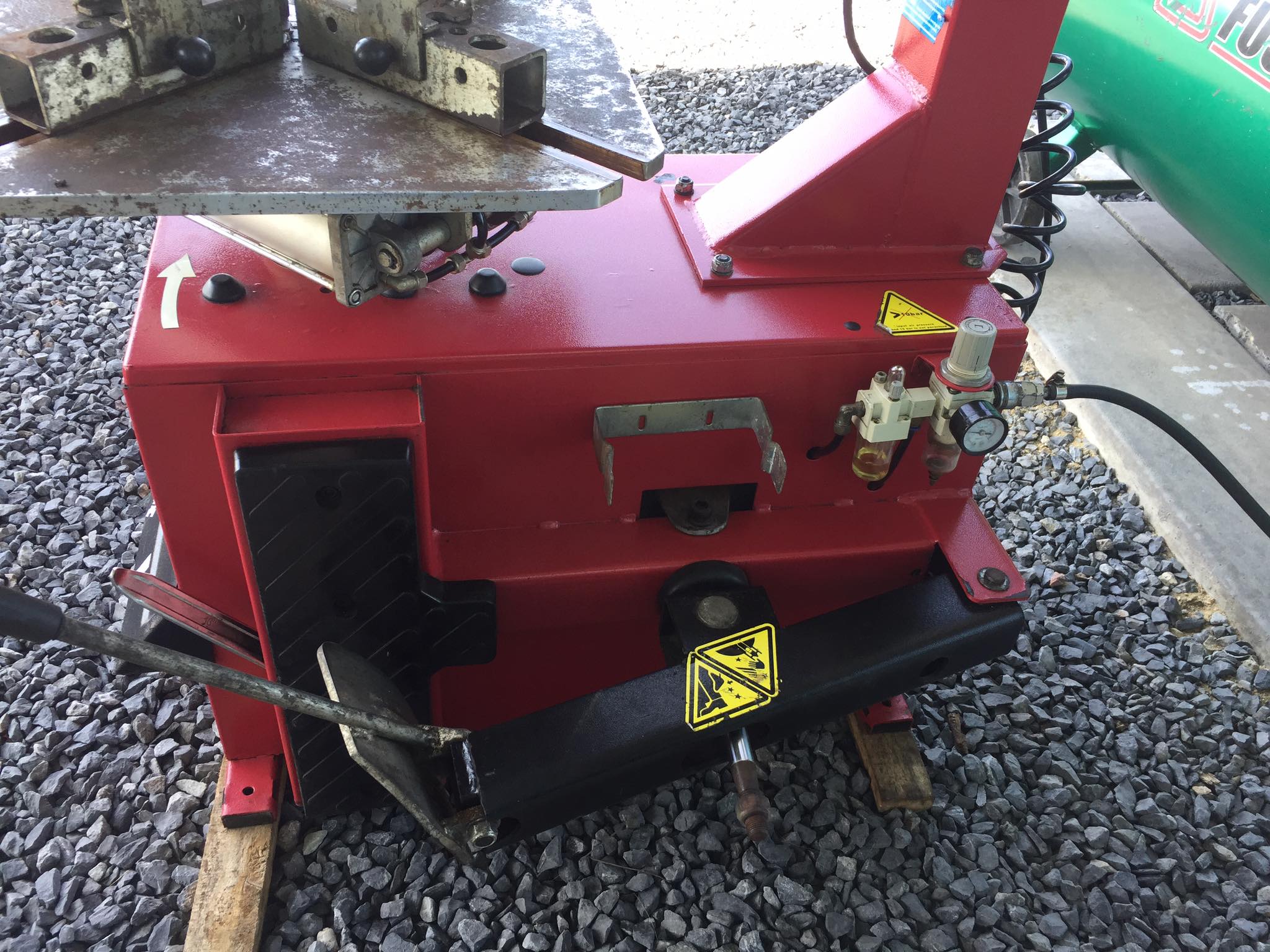 ขายเครื่องถอดยางรถมอเตอร์ไซค์ Cosmo M10 - มือสองสภาพพร้อมใช้งาน - จับขอบ 10-20” - ไฟฟ้า 220 v มอเตอร์ 1 แรง ของบริษัท สินชัยแมชชีนเนอรี่ ชื่อนี้ทนแน่นอน ราคา 21500 อยู่ คลอง 7 ปทุมธานี Tel. 092-4655465 ขายเครื่องถอดยางรถมอเตอร์ไซค์ Cosmo M10 - มือสองสภาพพร้อมใช้งาน - จับขอบ 10-20” - ไฟฟ้า 220 v มอเตอร์ 1 แรง ของบริษัท สินชัยแมชชีนเนอรี่ ชื่อนี้ทนแน่นอน ราคา 21500 อยู่ คลอง 7 ปทุมธานี Tel. 092-4655465