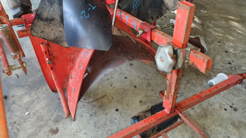 รถพรวนดิน