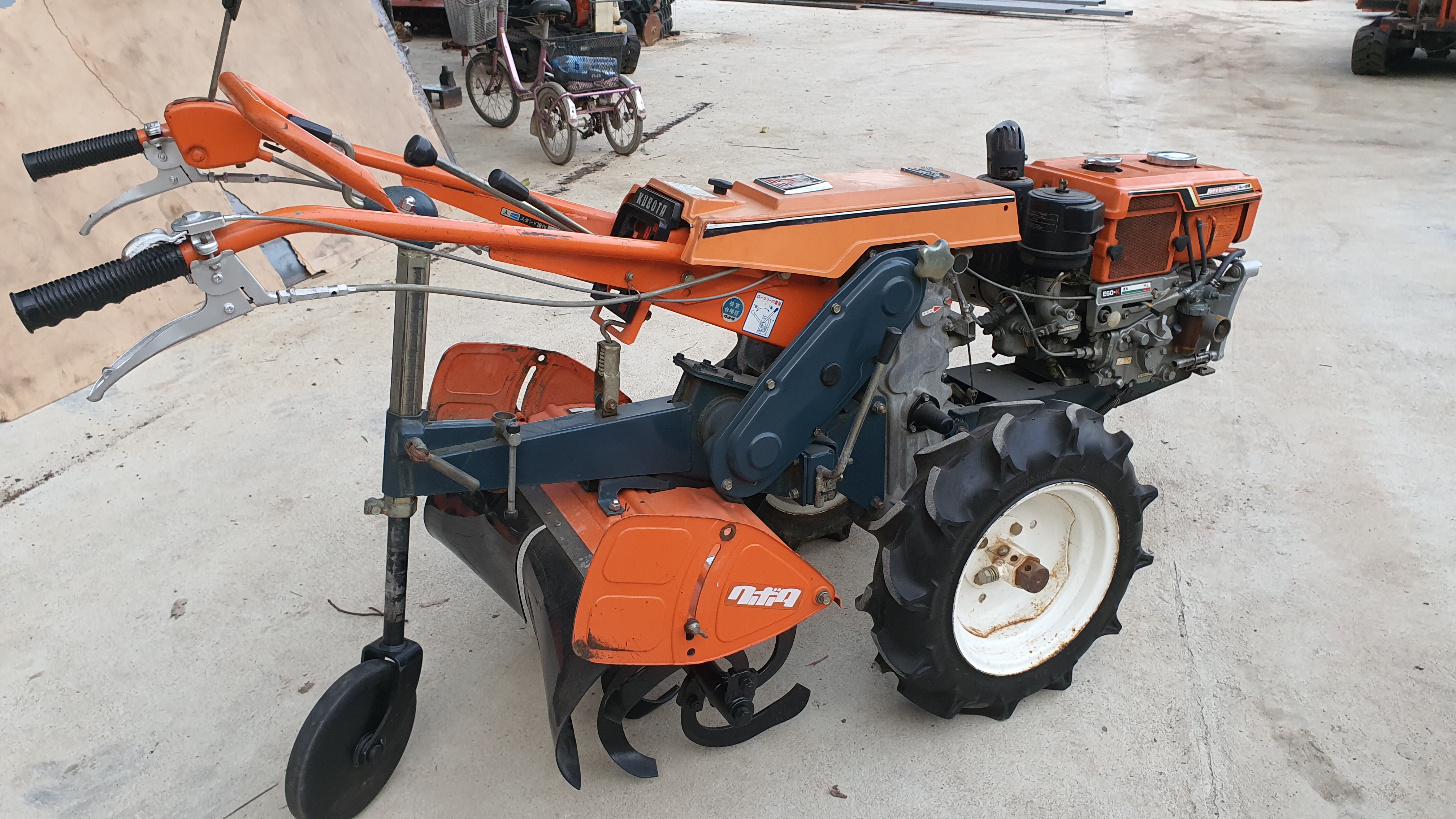 รถพรวนดิน