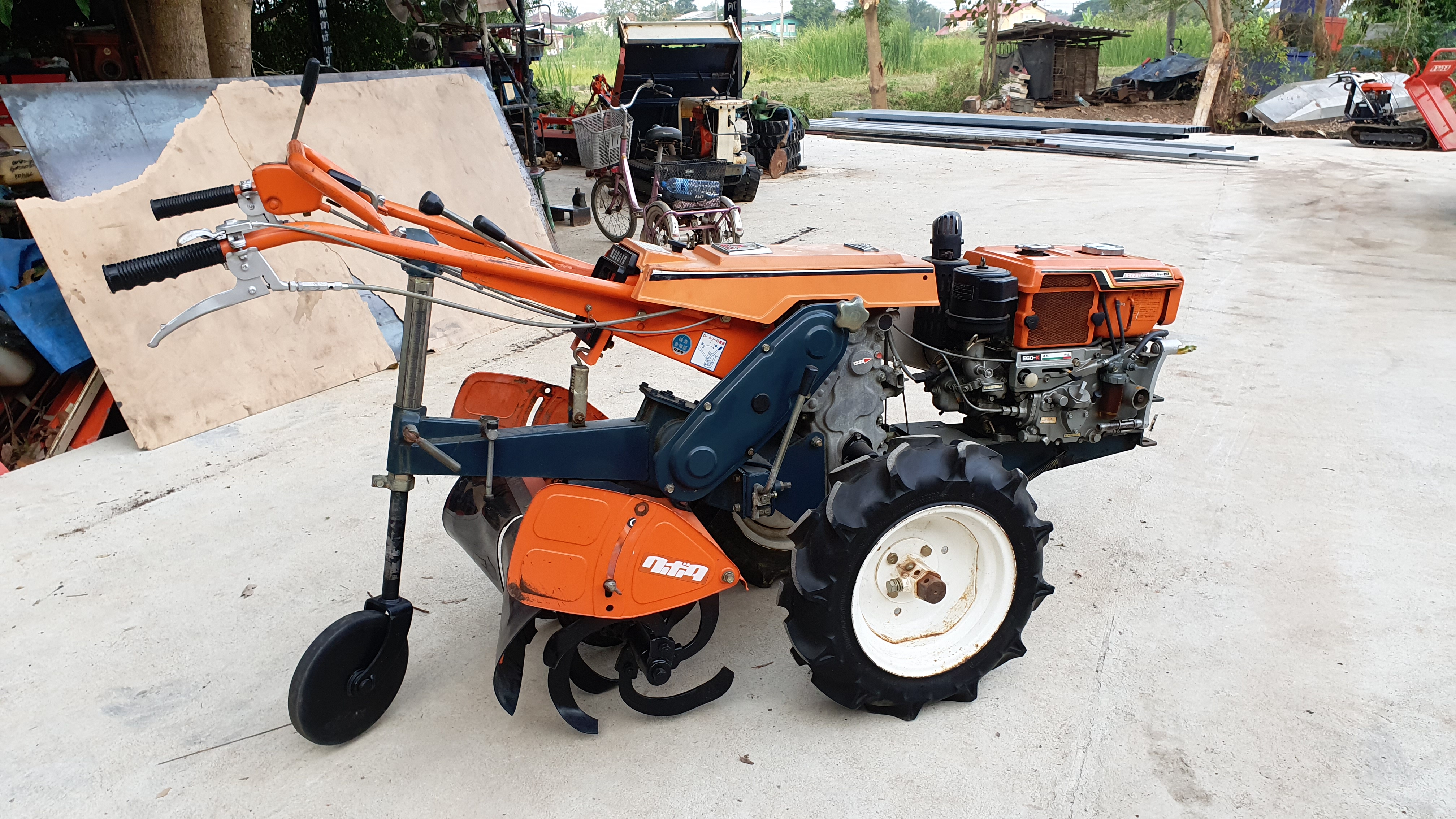 รถพรวนดิน