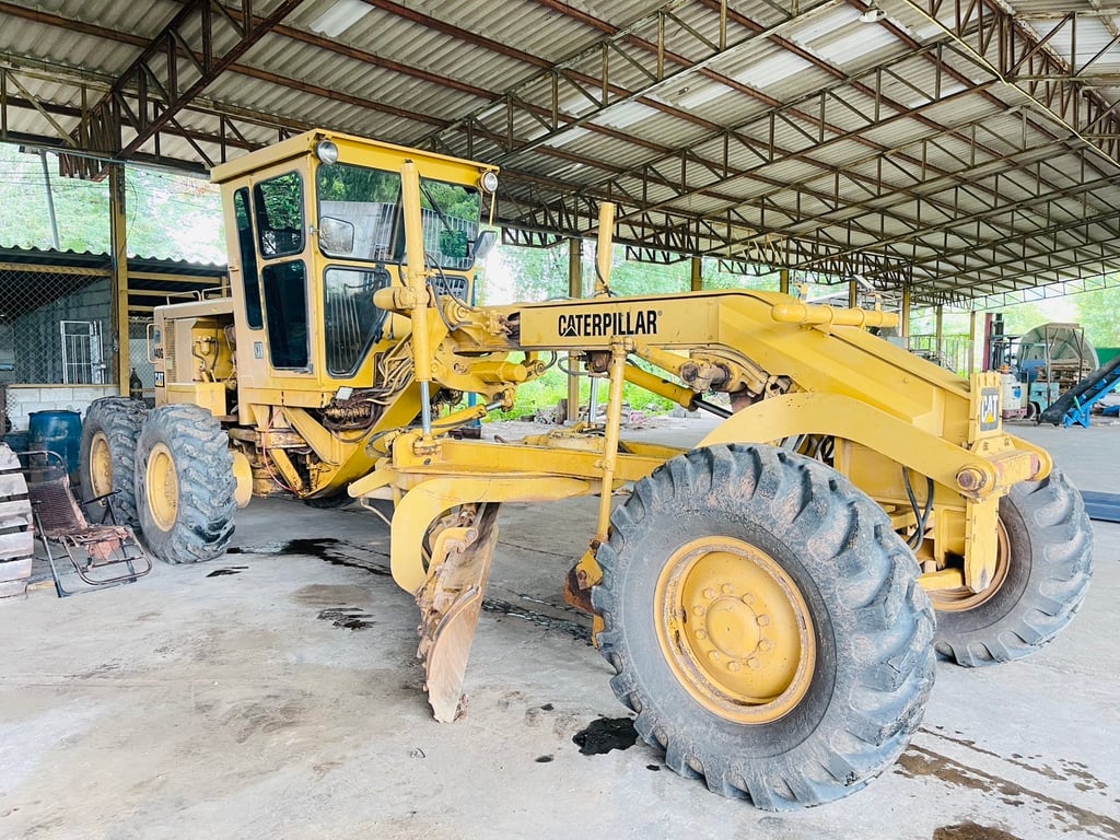 ขายรถเกรด CATERPILLAR 140G ซีเรียส72V10,XXX