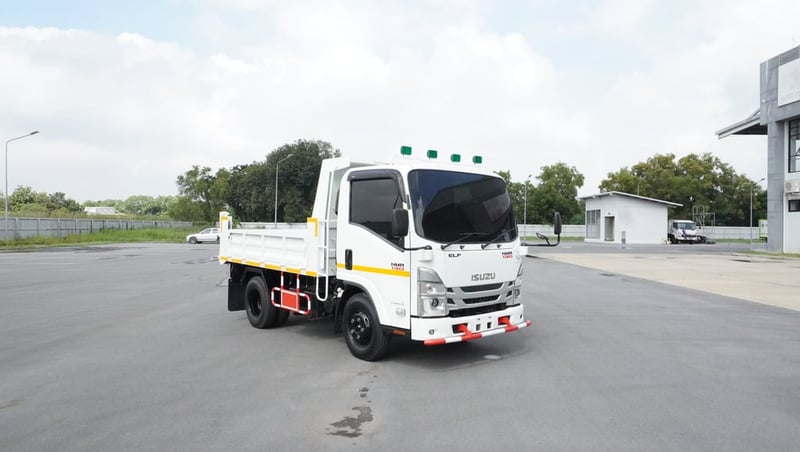 ISUZU NMR 130แรงม้า รถบรรทุก 6ล้อ ดั้มพ์ ปี2023 เลขไมล์น้อยกว่า 100,000 กม.