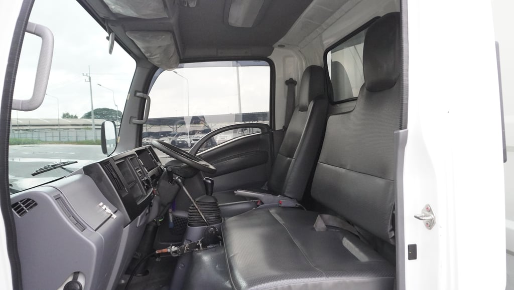 ISUZU NMR 130แรงม้า รถบรรทุก 6ล้อ ดั้มพ์ ปี2023 เลขไมล์น้อยกว่า 100,000 กม.