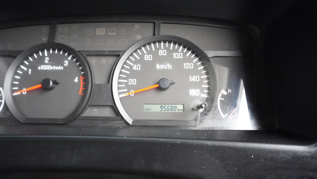 ISUZU NMR 130แรงม้า รถบรรทุก 6ล้อ ดั้มพ์ ปี2023 เลขไมล์น้อยกว่า 100,000 กม.